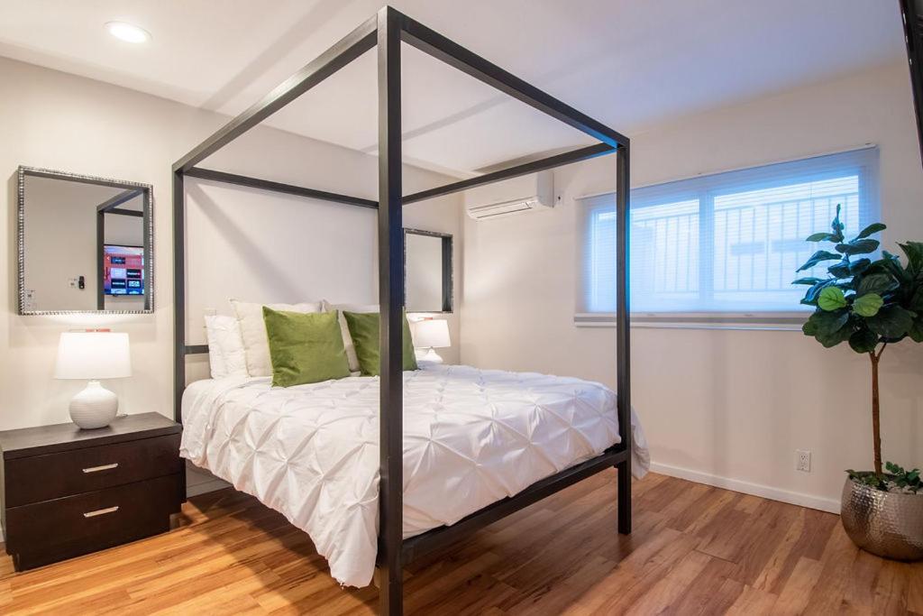 Amazing - Modern, Award-winning Bay View Apartment *