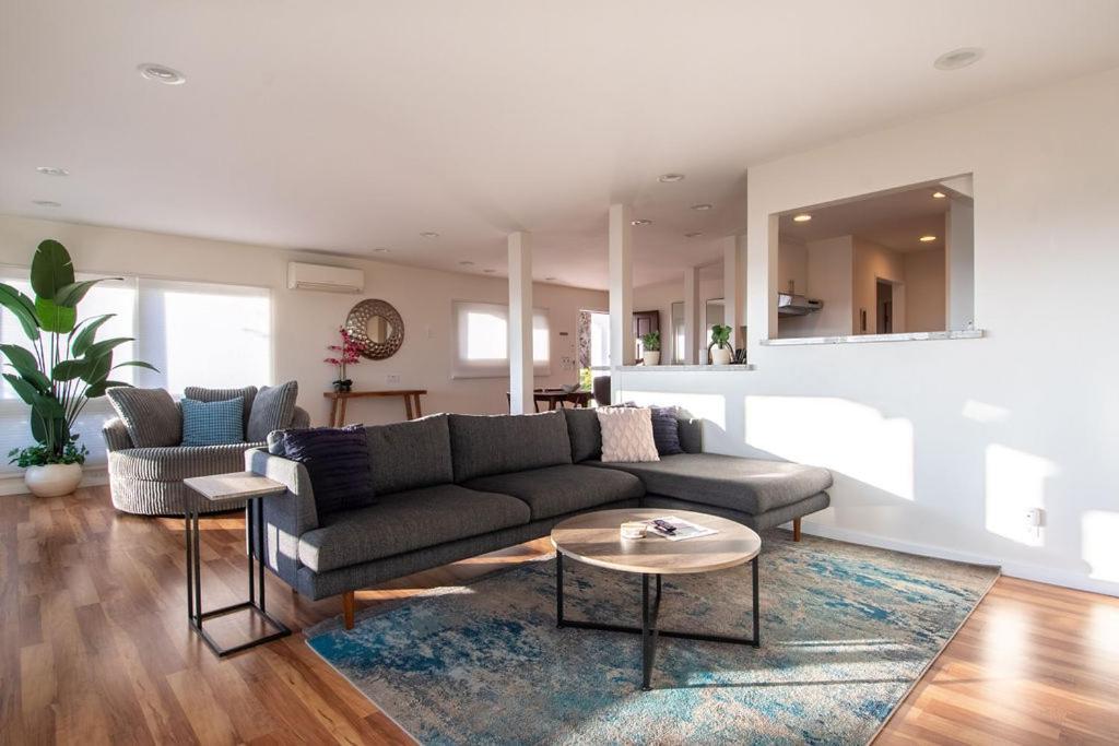 Amazing - Modern, Award-winning Bay View Apartment San Diego