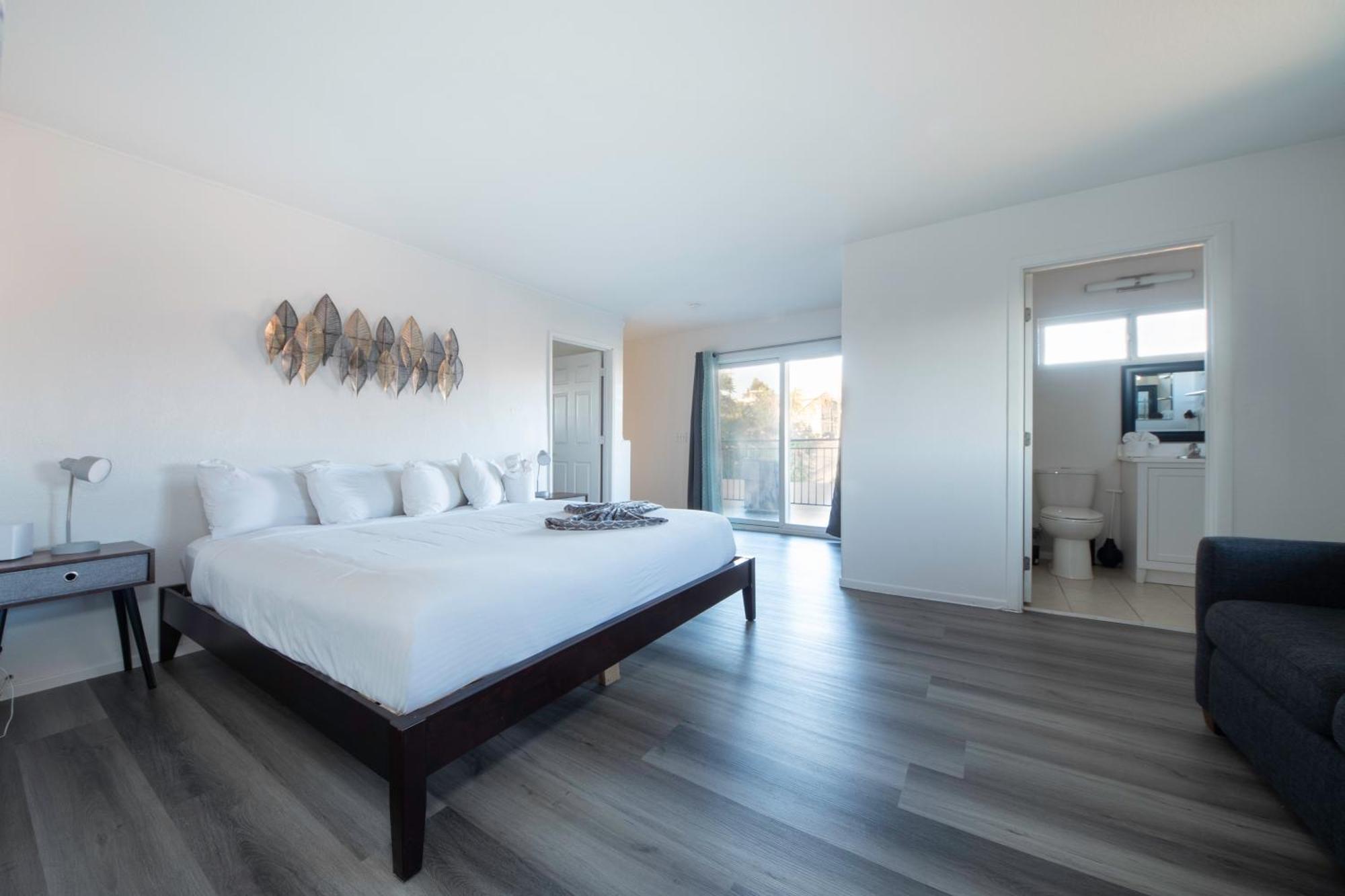 201 Urban Retreat Just Steps From Little Italy