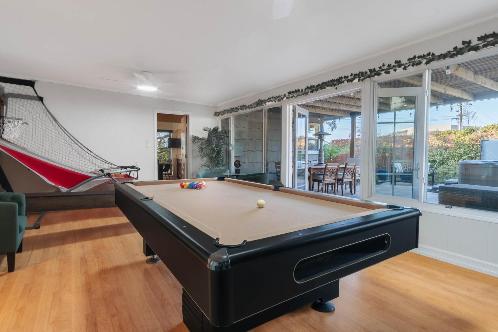 Villa Family-friendly Bay Views, Game Room, Hot Tub!