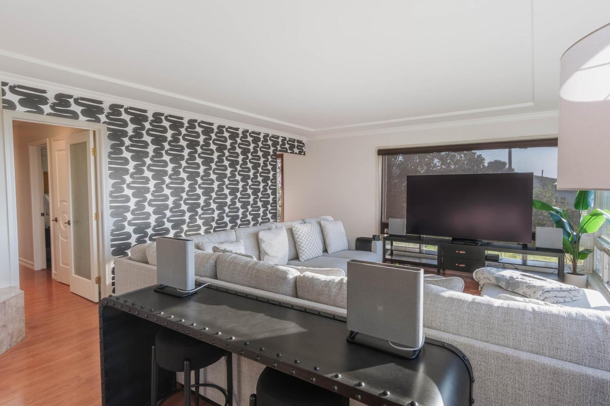 Villa Family-friendly Bay Views, Game Room, Hot Tub! *