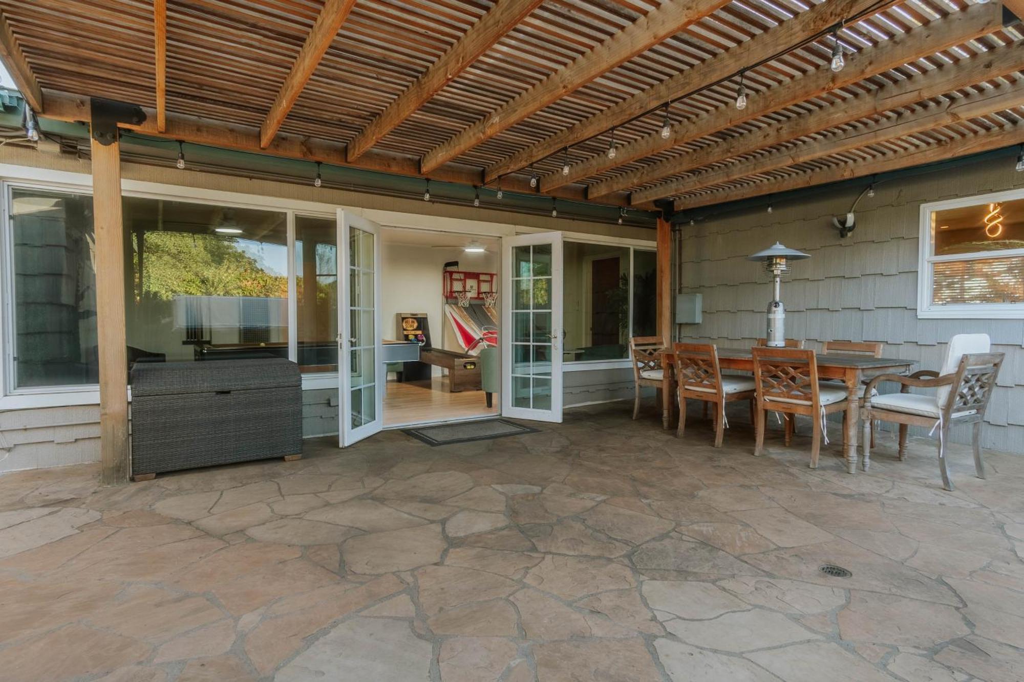 Family-friendly Bay Views, Game Room, Hot Tub! Villa San Diego