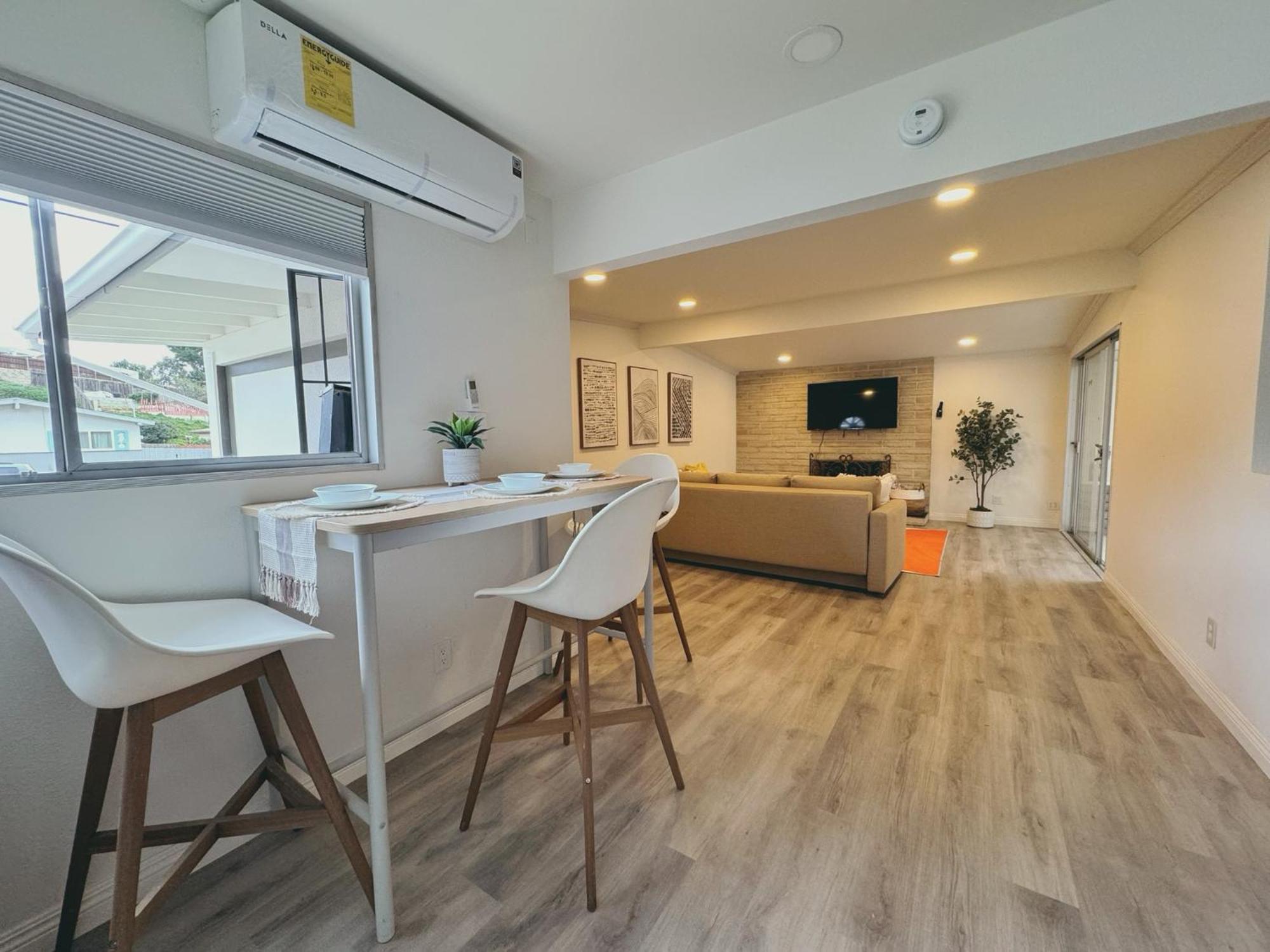 Comfortable 2bed In Duplex With Private Sunroom *