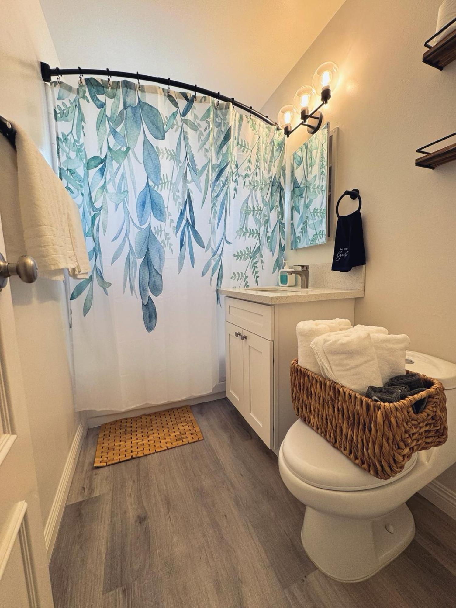 Comfortable 2bed In Duplex With Private Sunroom *