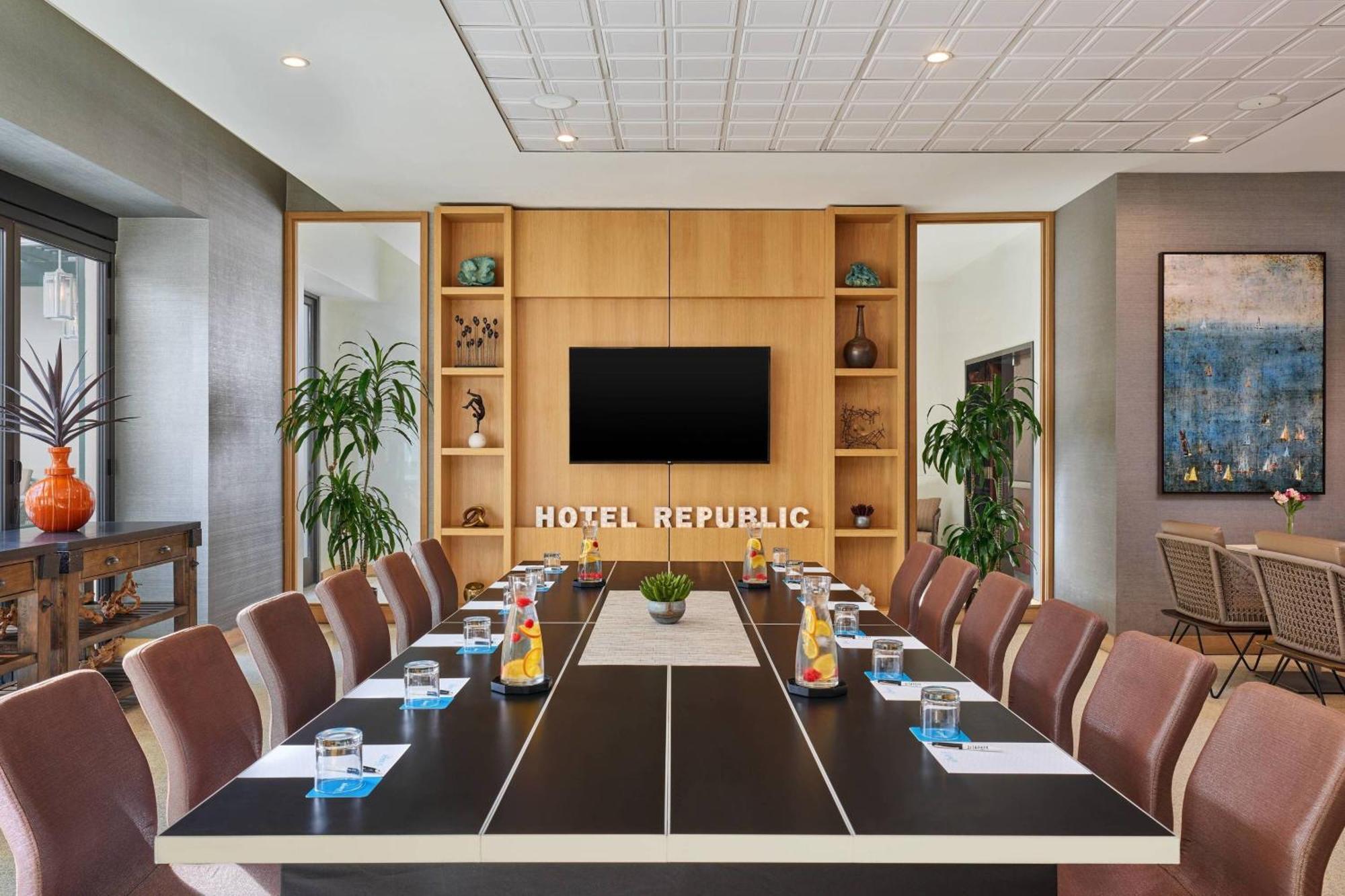 Republic San Diego, Autograph Collection Hotel 4*