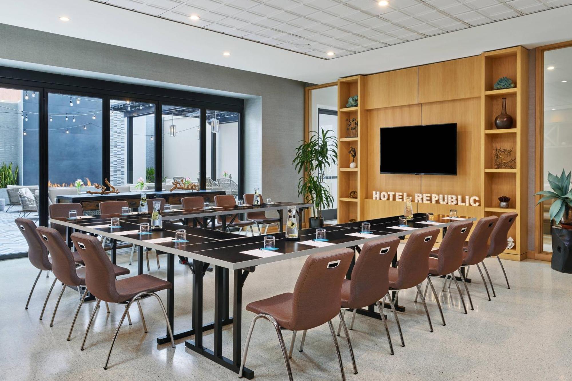 Republic San Diego, Autograph Collection 4*