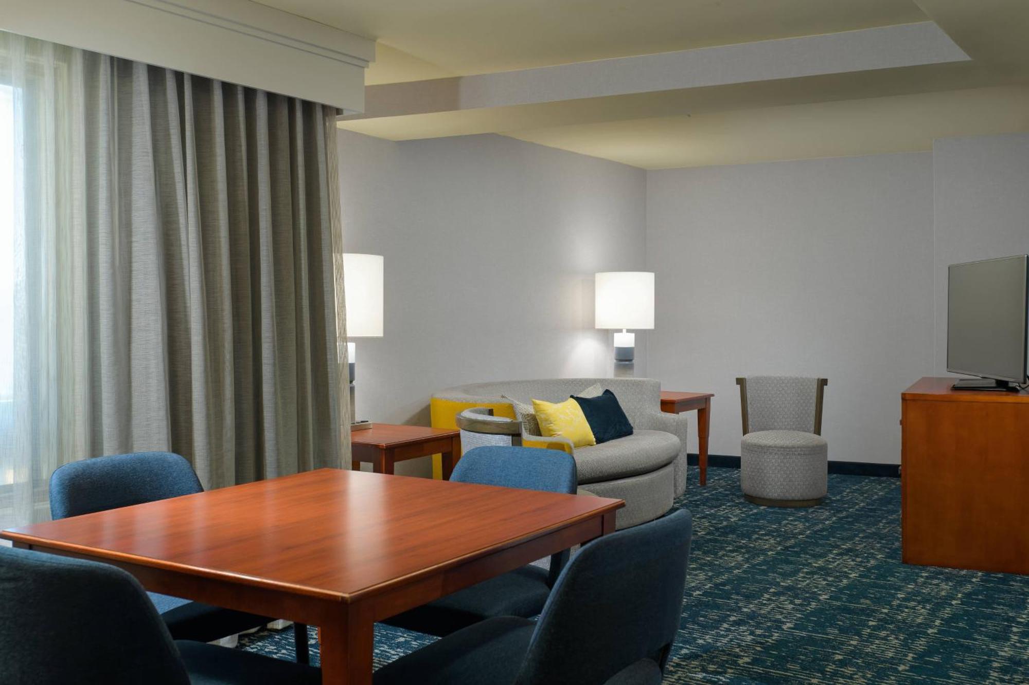 Hotel Courtyard Old Town 3*
