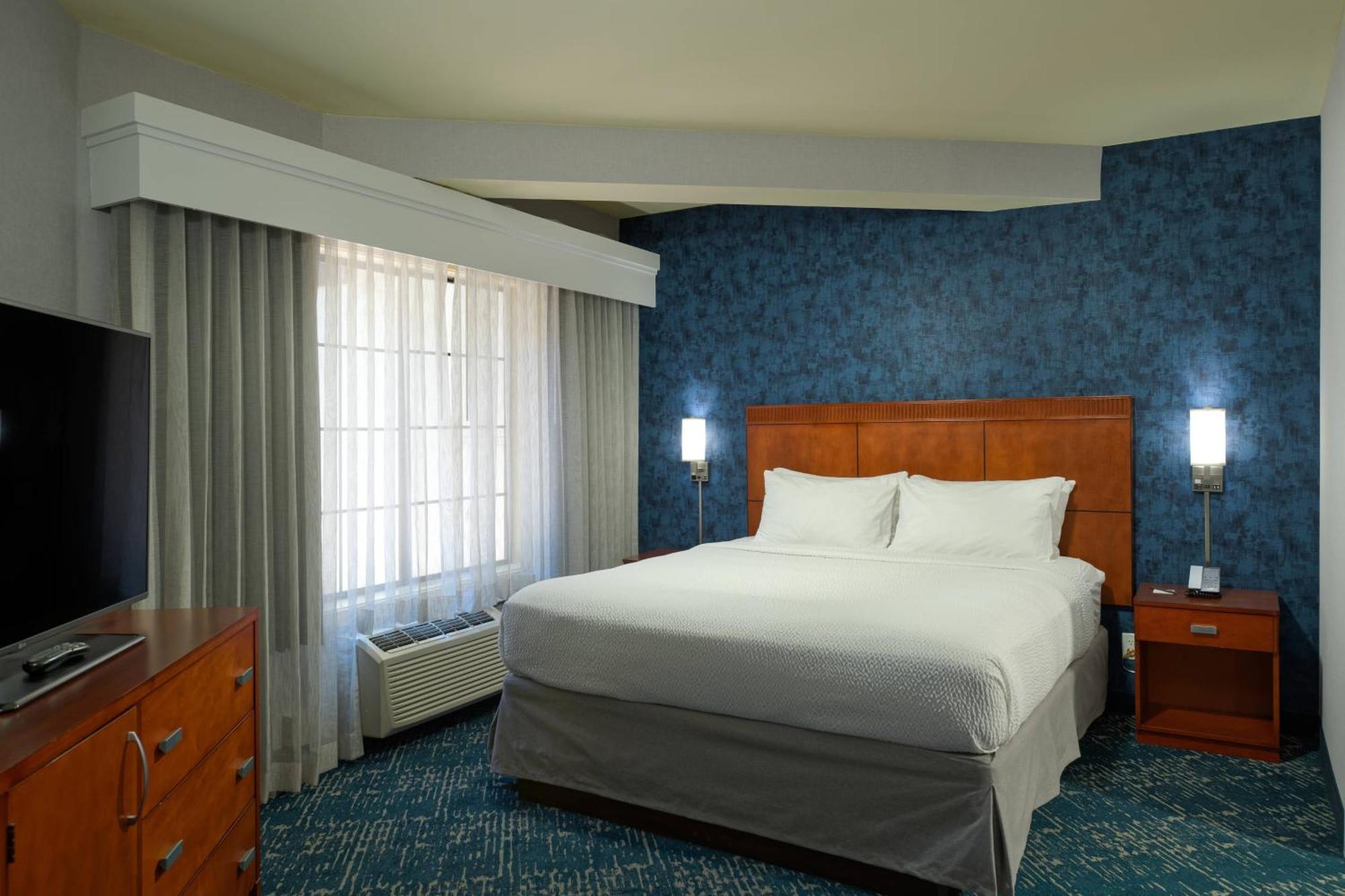 Courtyard Old Town 3*