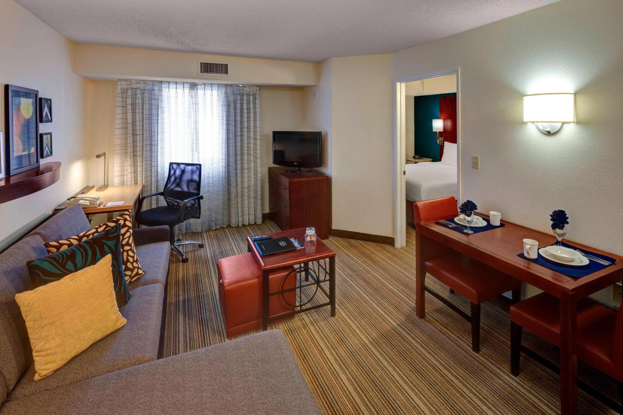 Hotel By Marriott Downtown 3*