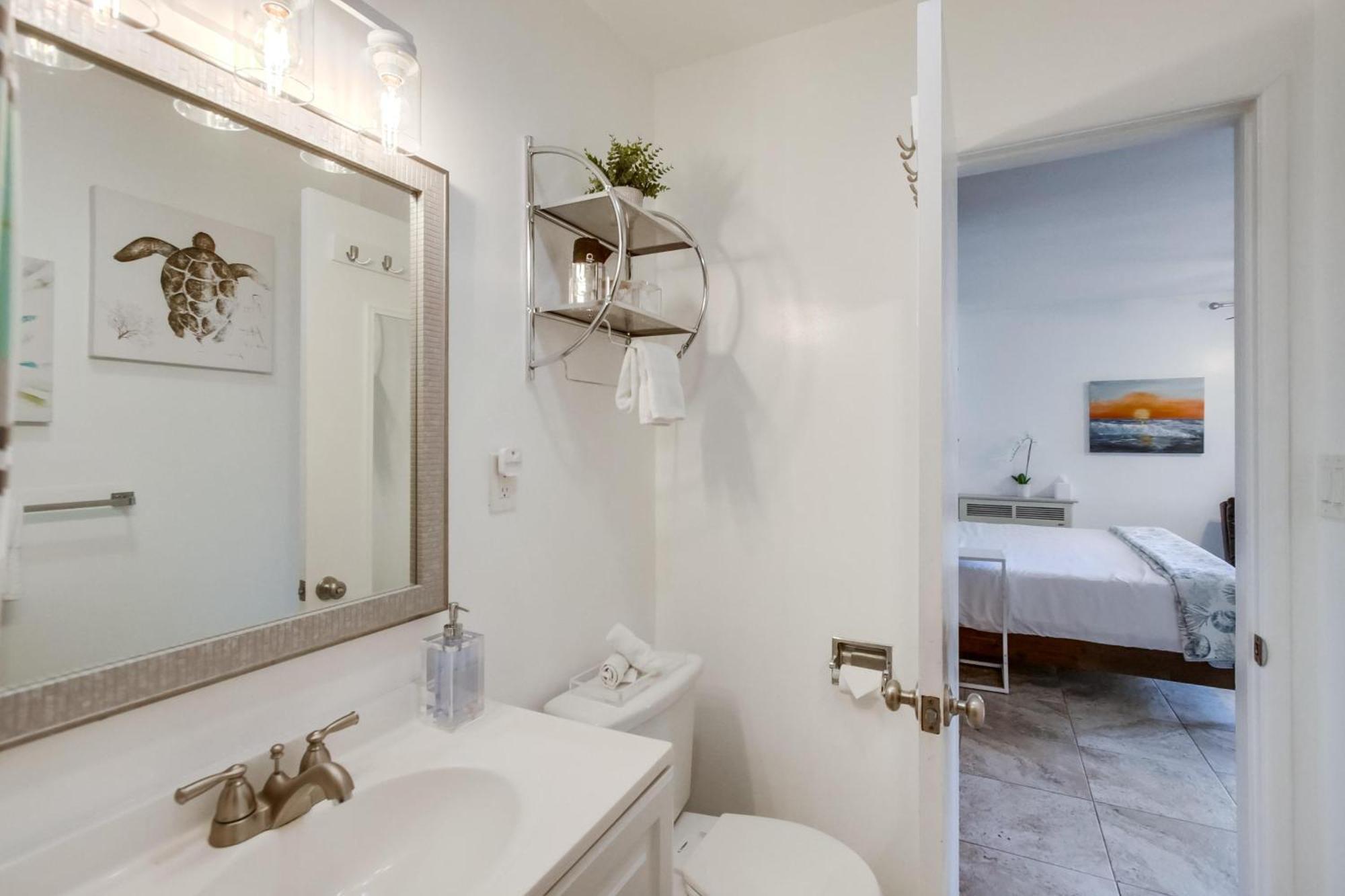 Tidal Wave 3 Brand New Listing! Apartment