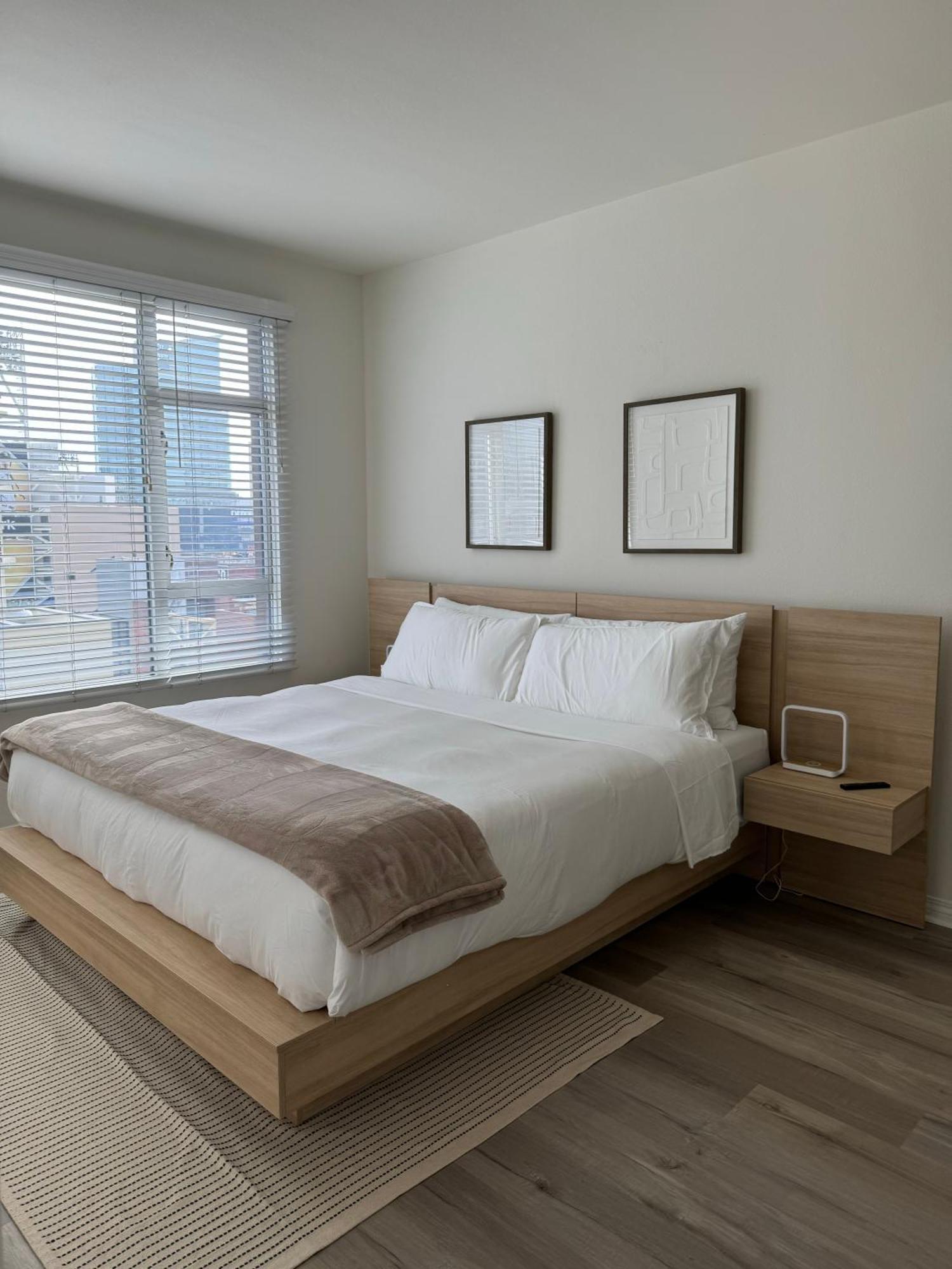 Skyline Apartment *