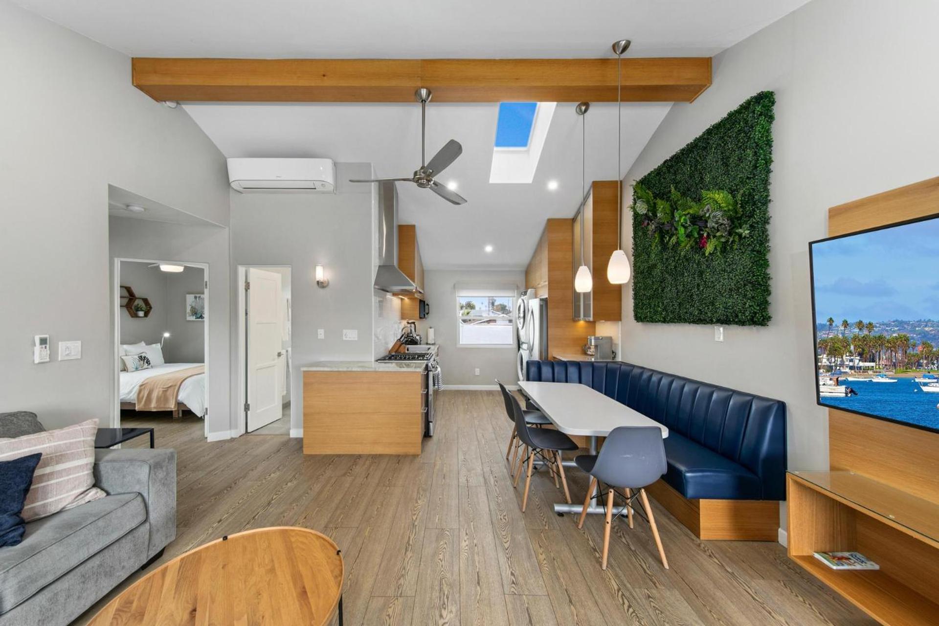 Modern Newly Renovated 2br In Heart Of Ocean *