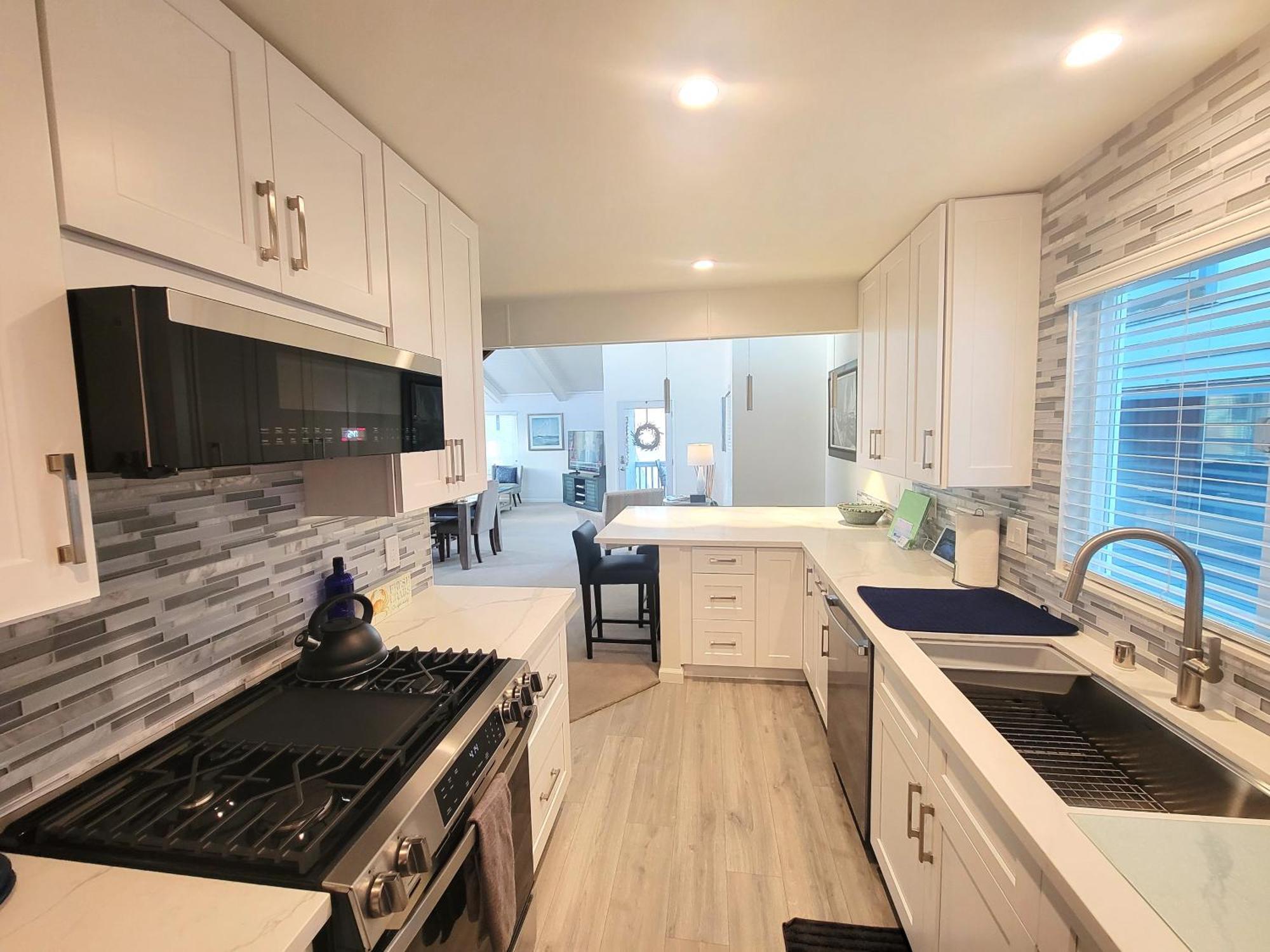 Luv Oceanside Views-1 House To Beach, Boardwalk And Waves-spacious Rooftop Sun Deck-plus King Beds Too! San Diego