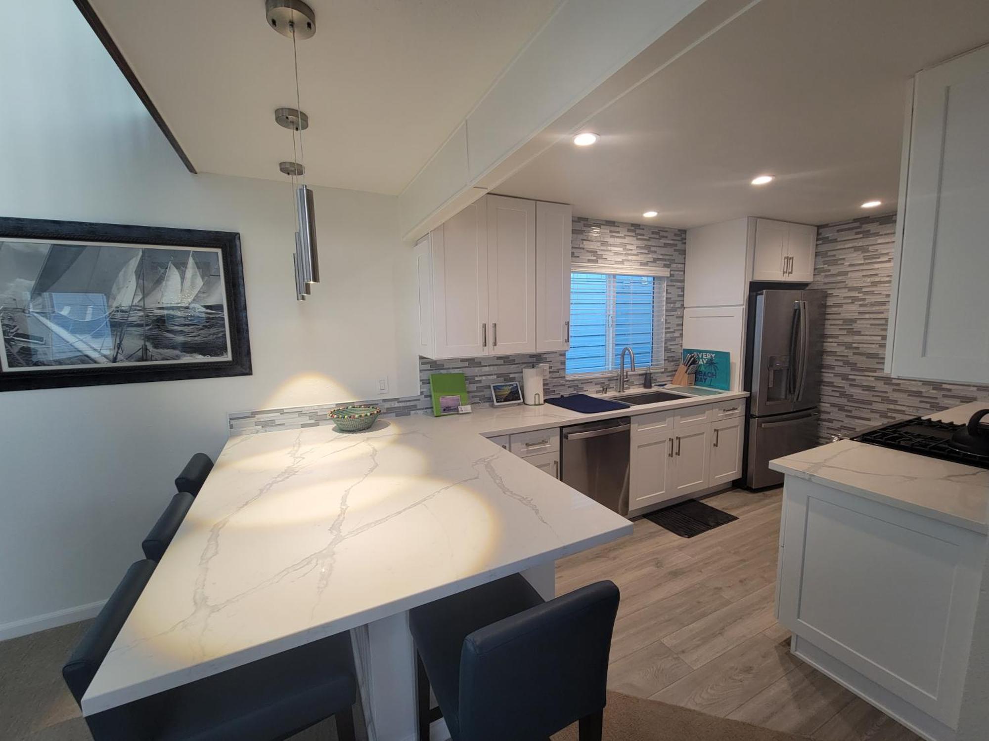 Holiday home Luv Oceanside Views-1 House To Beach, Boardwalk And Waves-spacious Rooftop Sun Deck-plus King Beds Too!