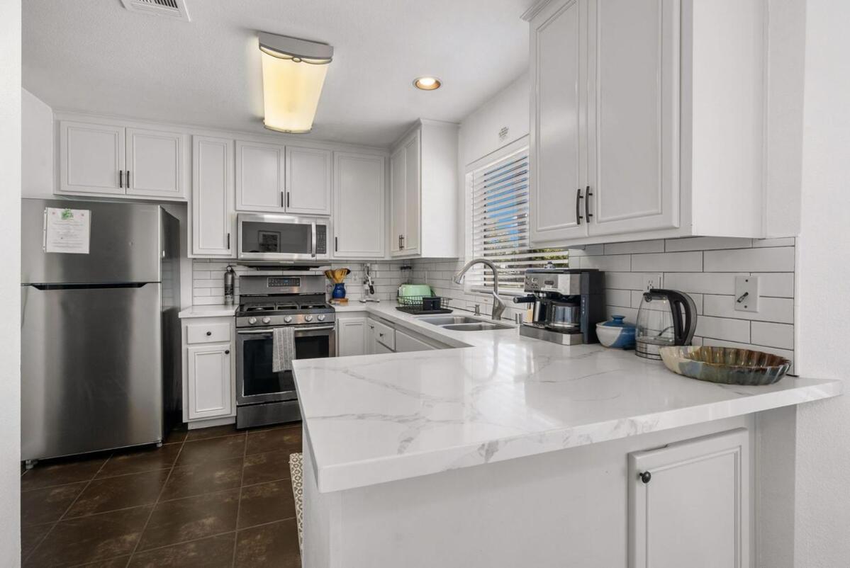 Townhouse 1 Block From Bay With Yard & Parking Holiday home
