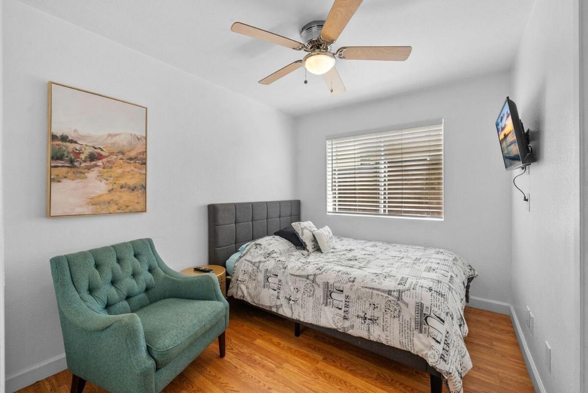 Townhouse 1 Block From Bay With Yard & Parking Holiday home