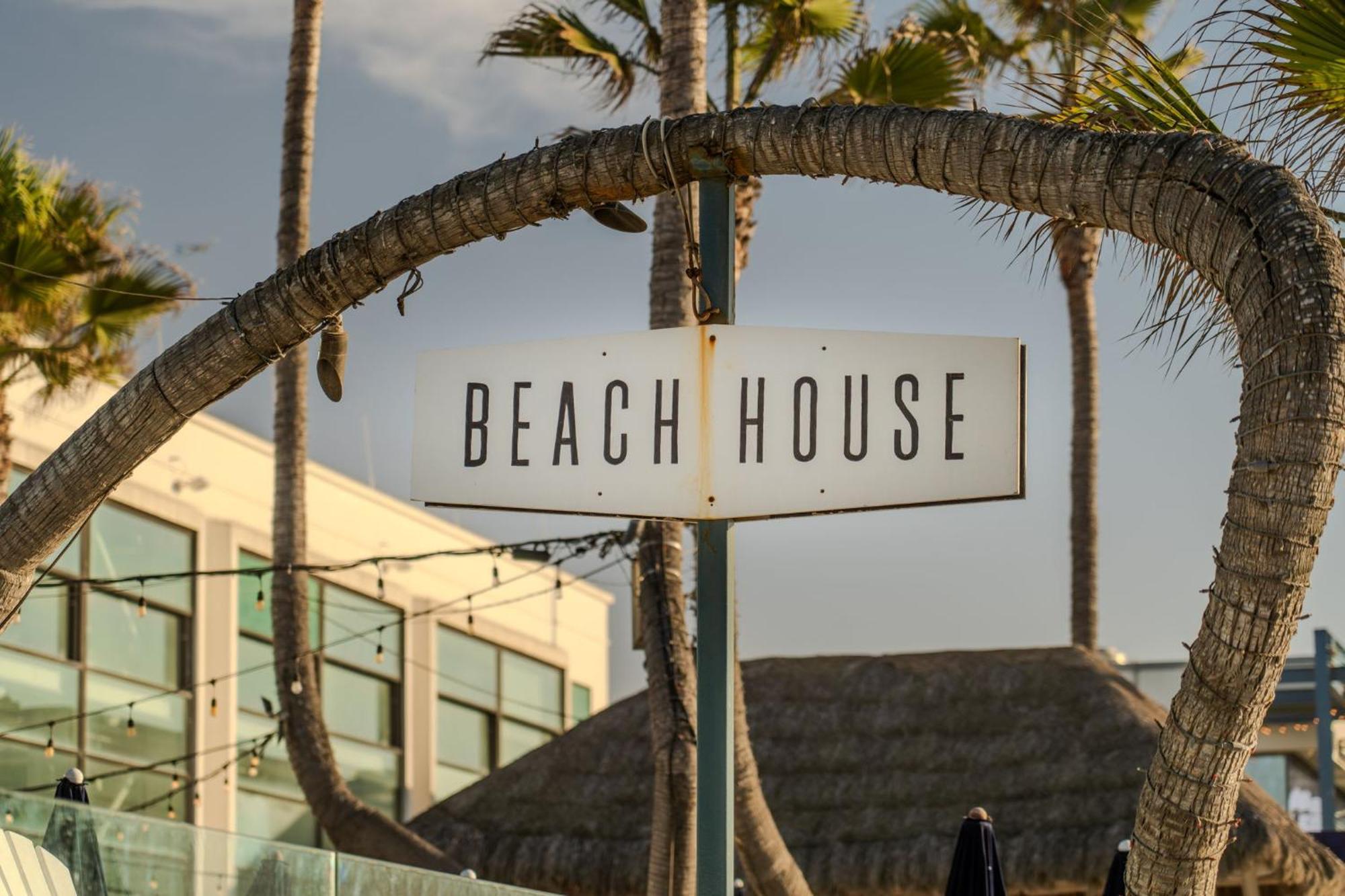 Navigate Front Row To Paradise Holiday home *