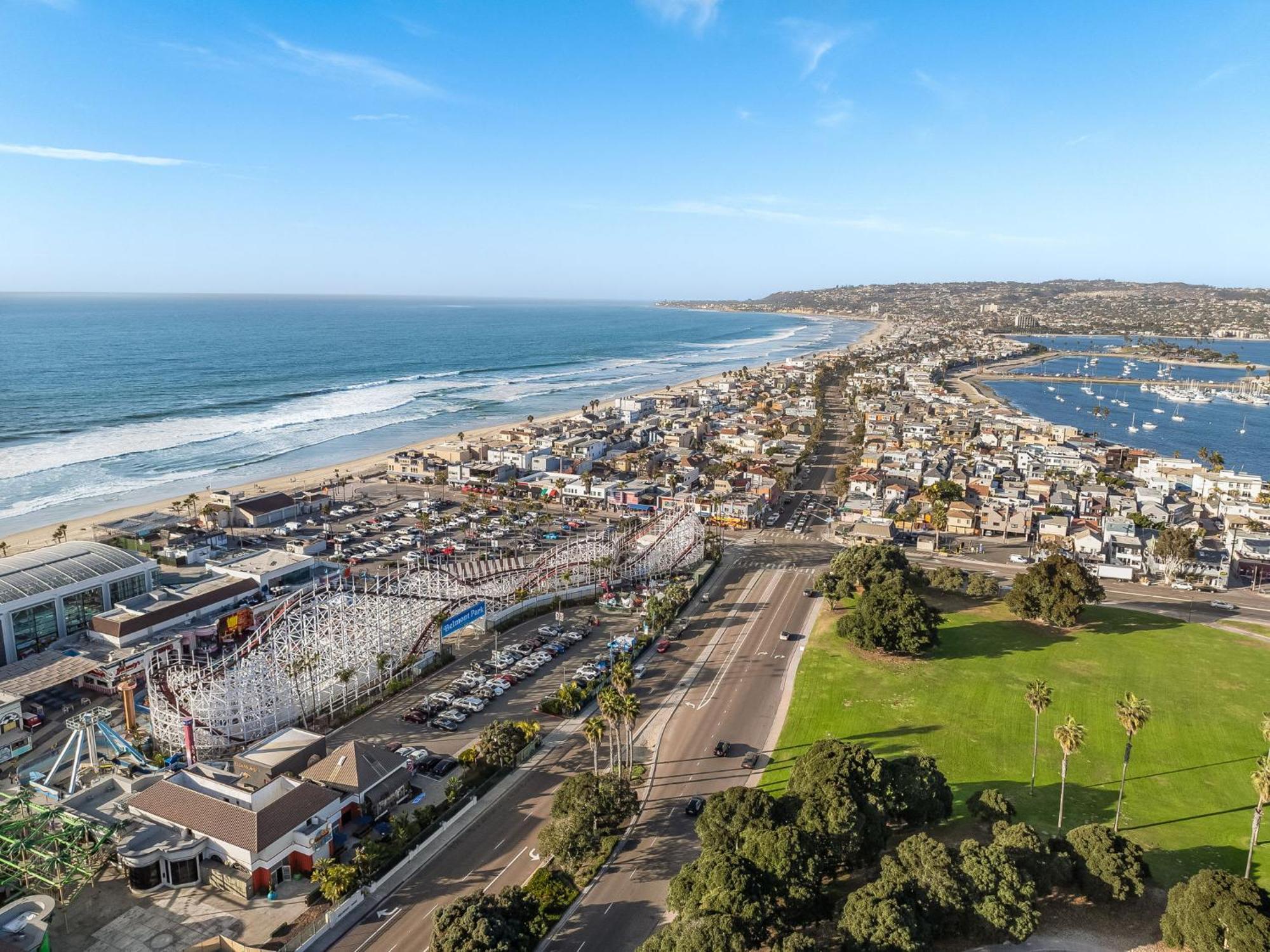 Navigate Front Row To Paradise Holiday home San Diego