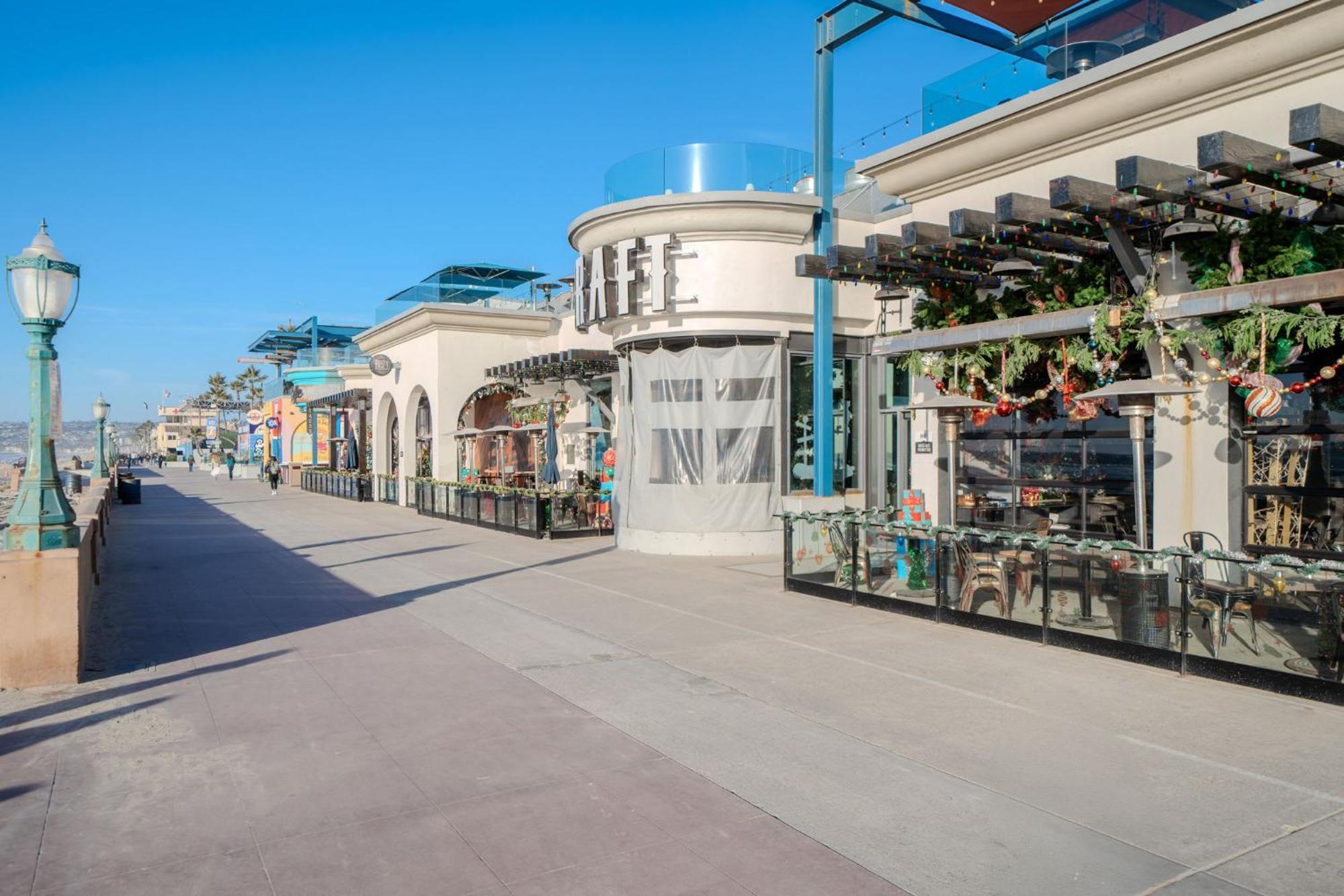 Navigate Front Row To Paradise Holiday home San Diego