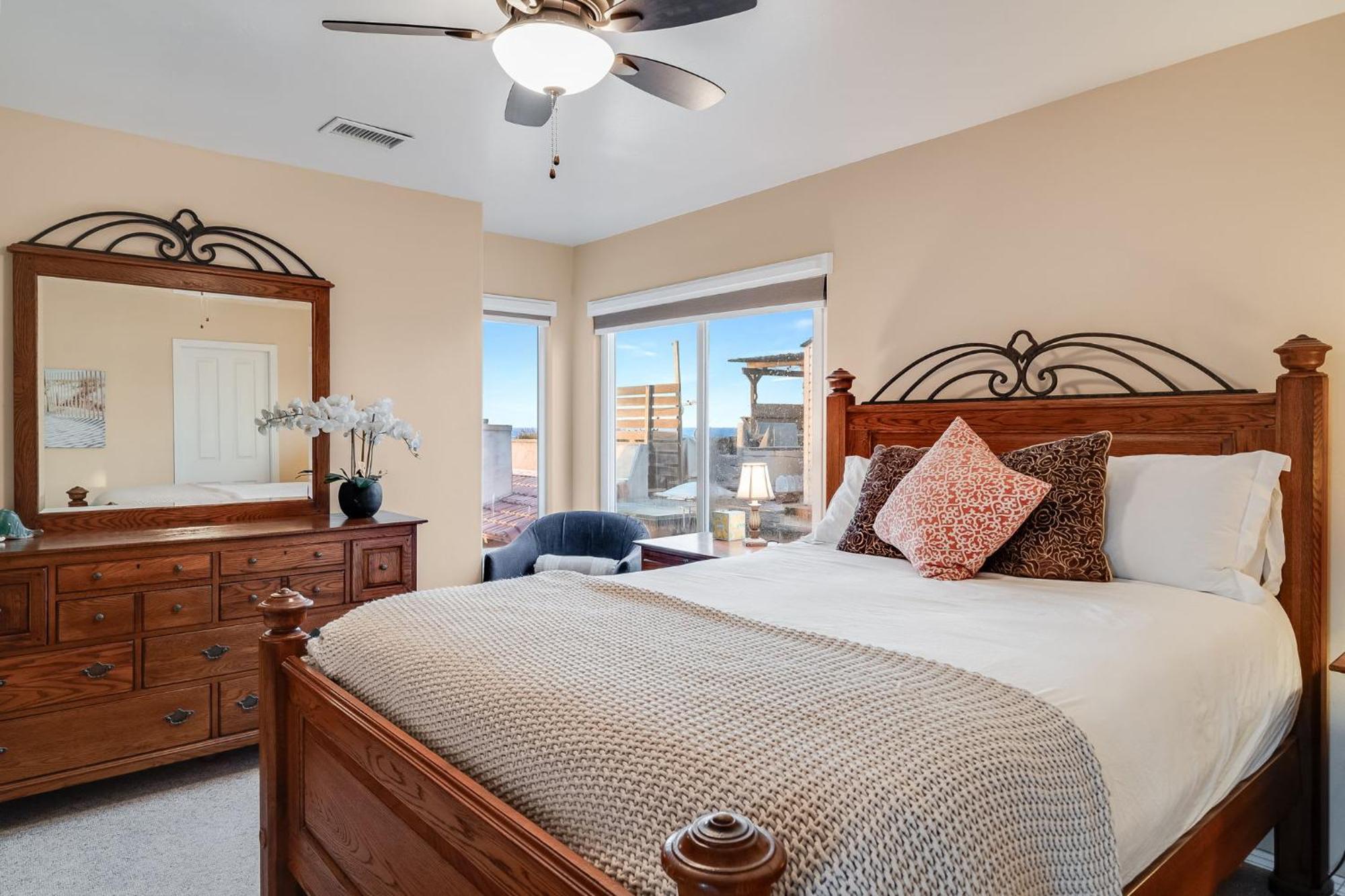 Navigate Front Row To Paradise Holiday home San Diego
