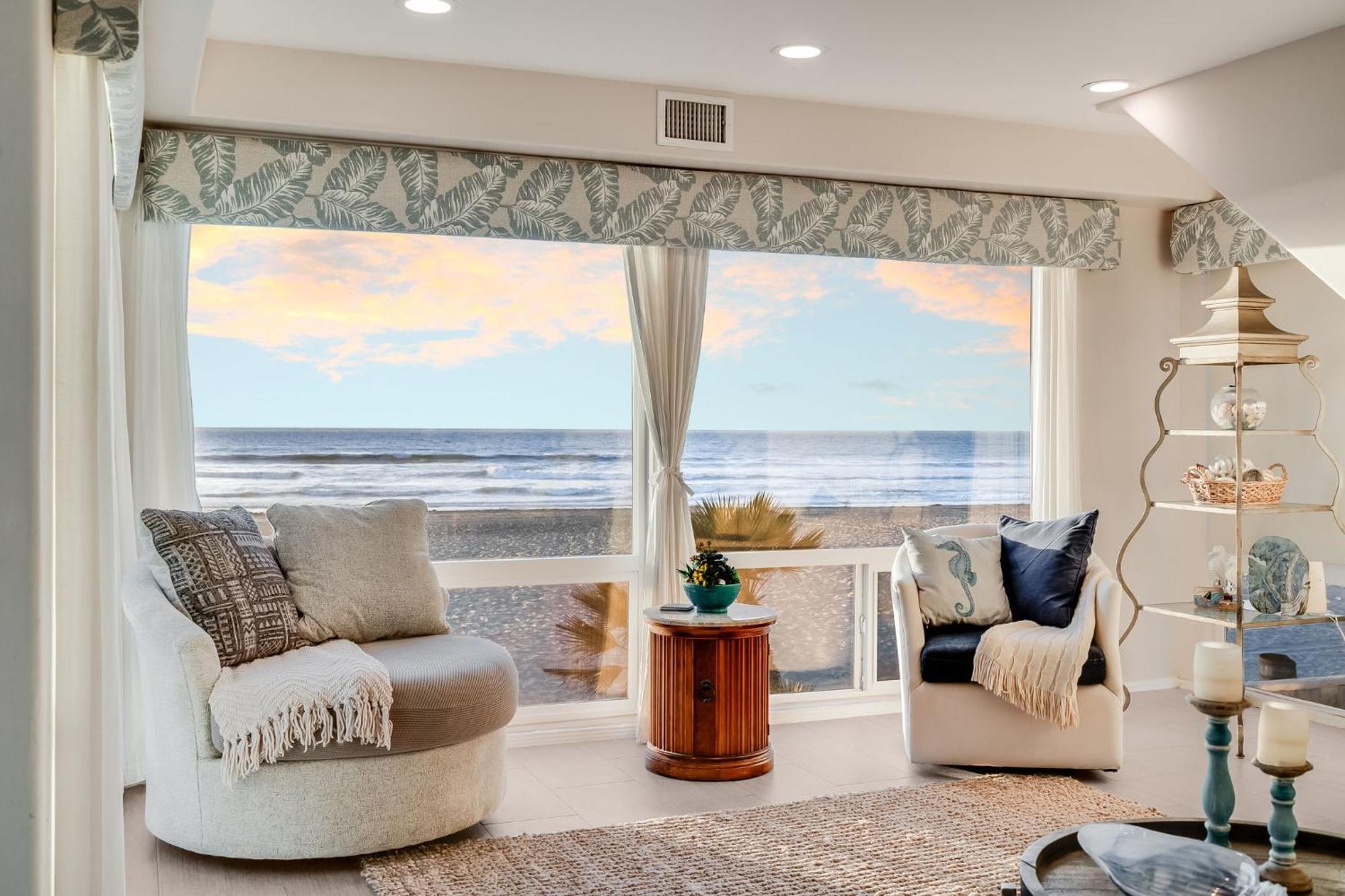 Navigate Front Row To Paradise Holiday home San Diego