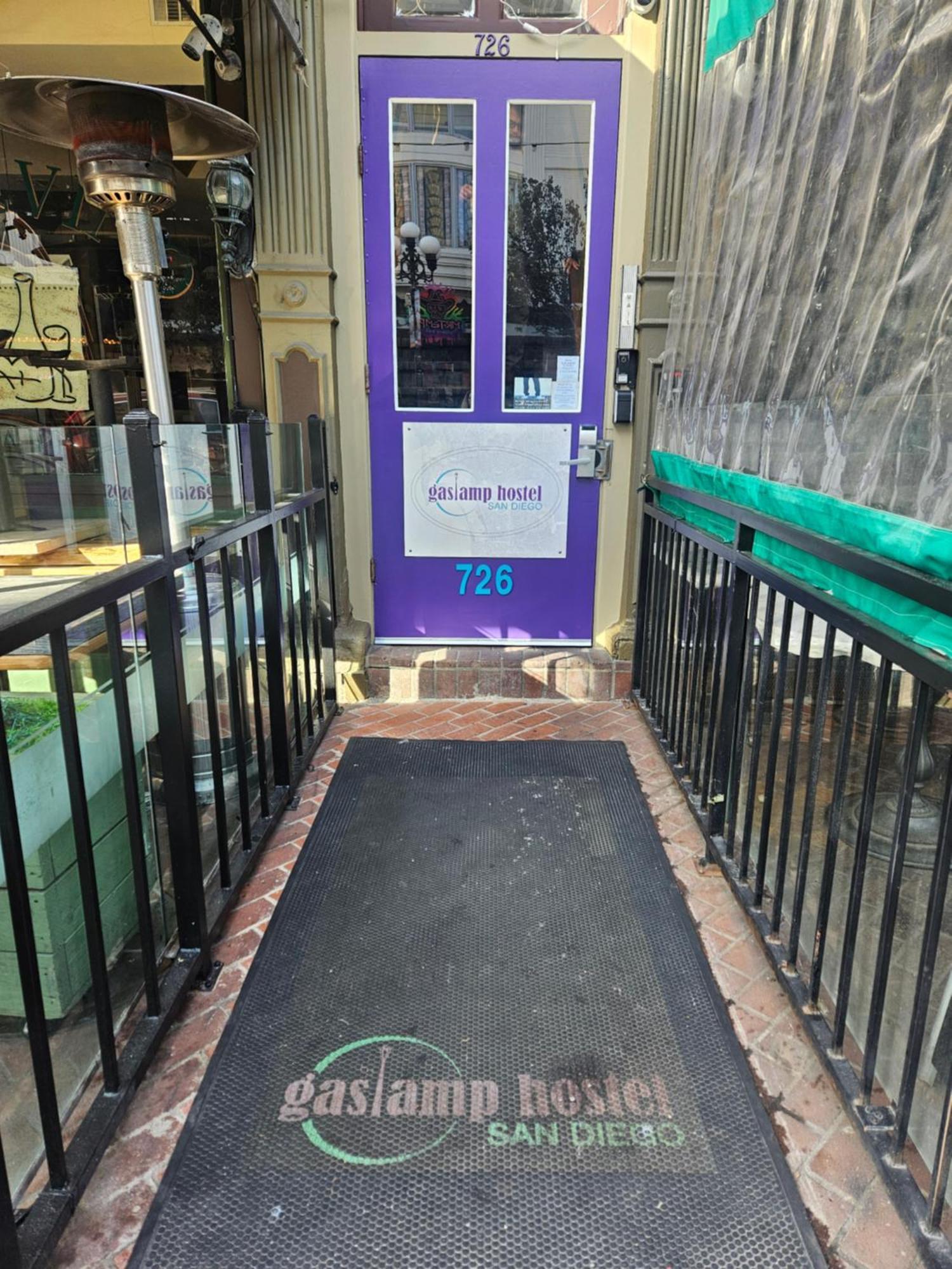 Gaslamp Hostel *