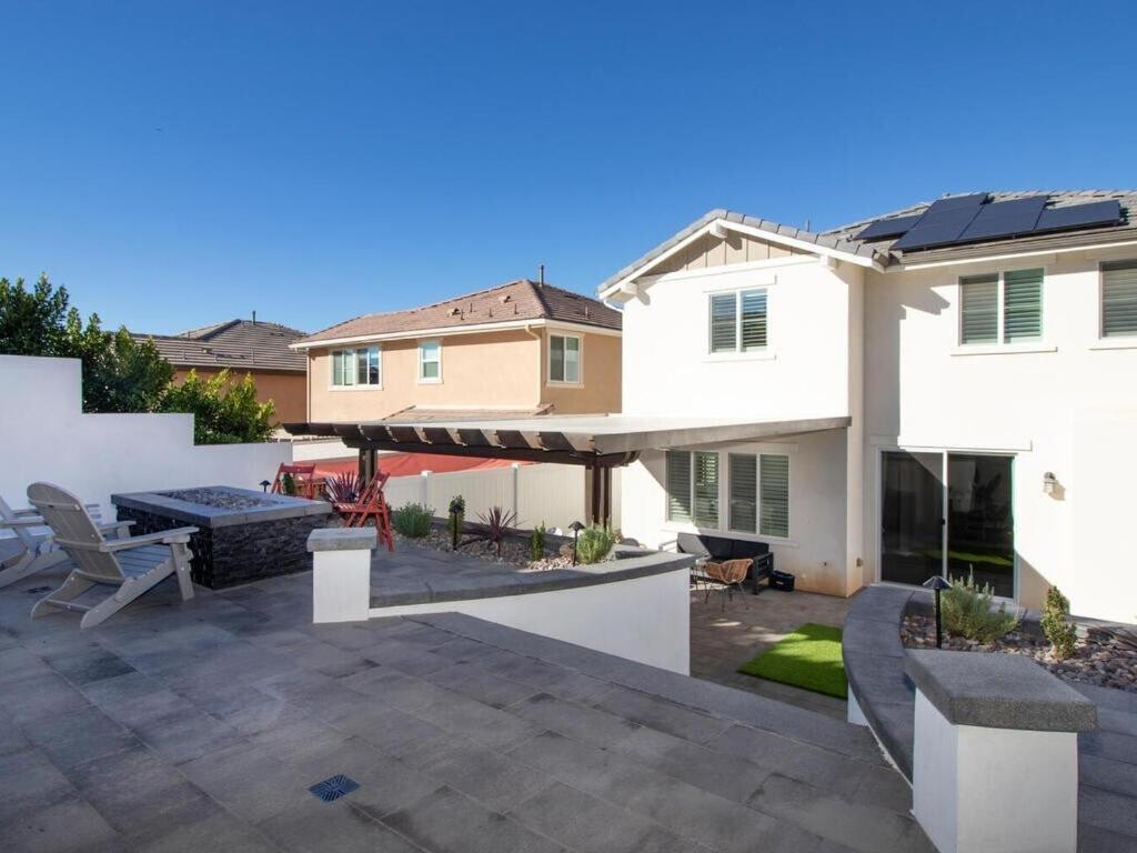 Holiday home Need Is 4 Beds And A Luxury Yard San Diego