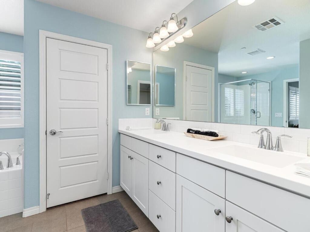Holiday home Need Is 4 Beds And A Luxury Yard San Diego