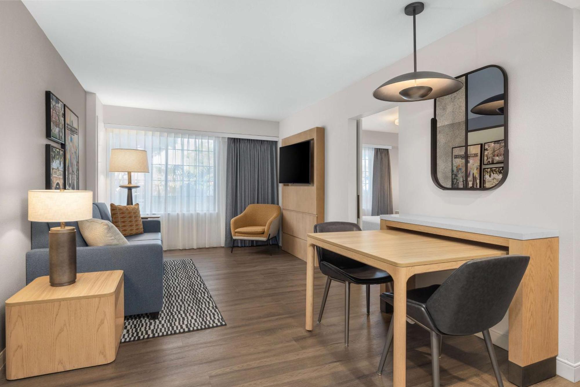 Hotel Homewood By Hilton Airport-liberty Station 3*