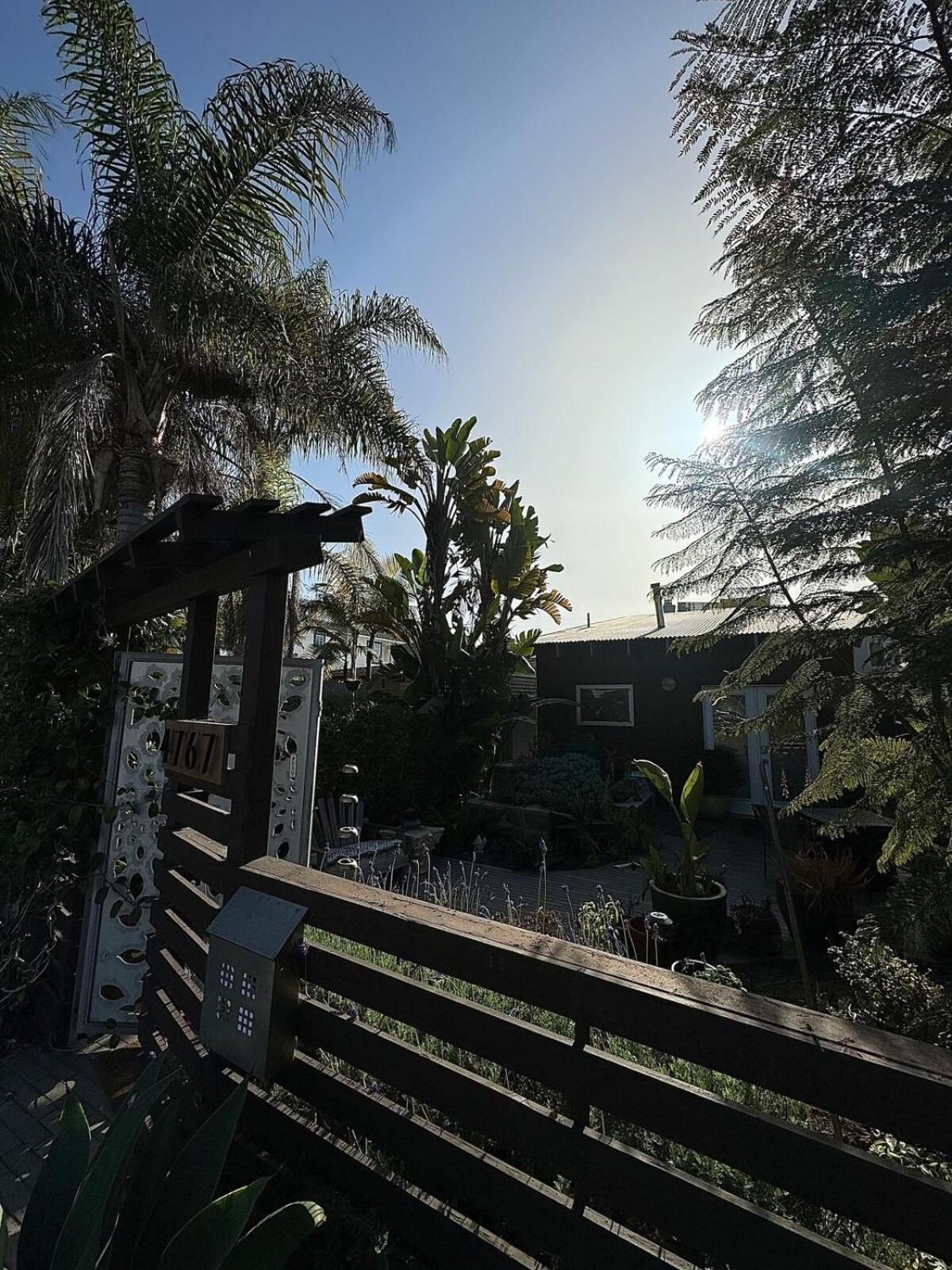 Villa Close To Ocean And *