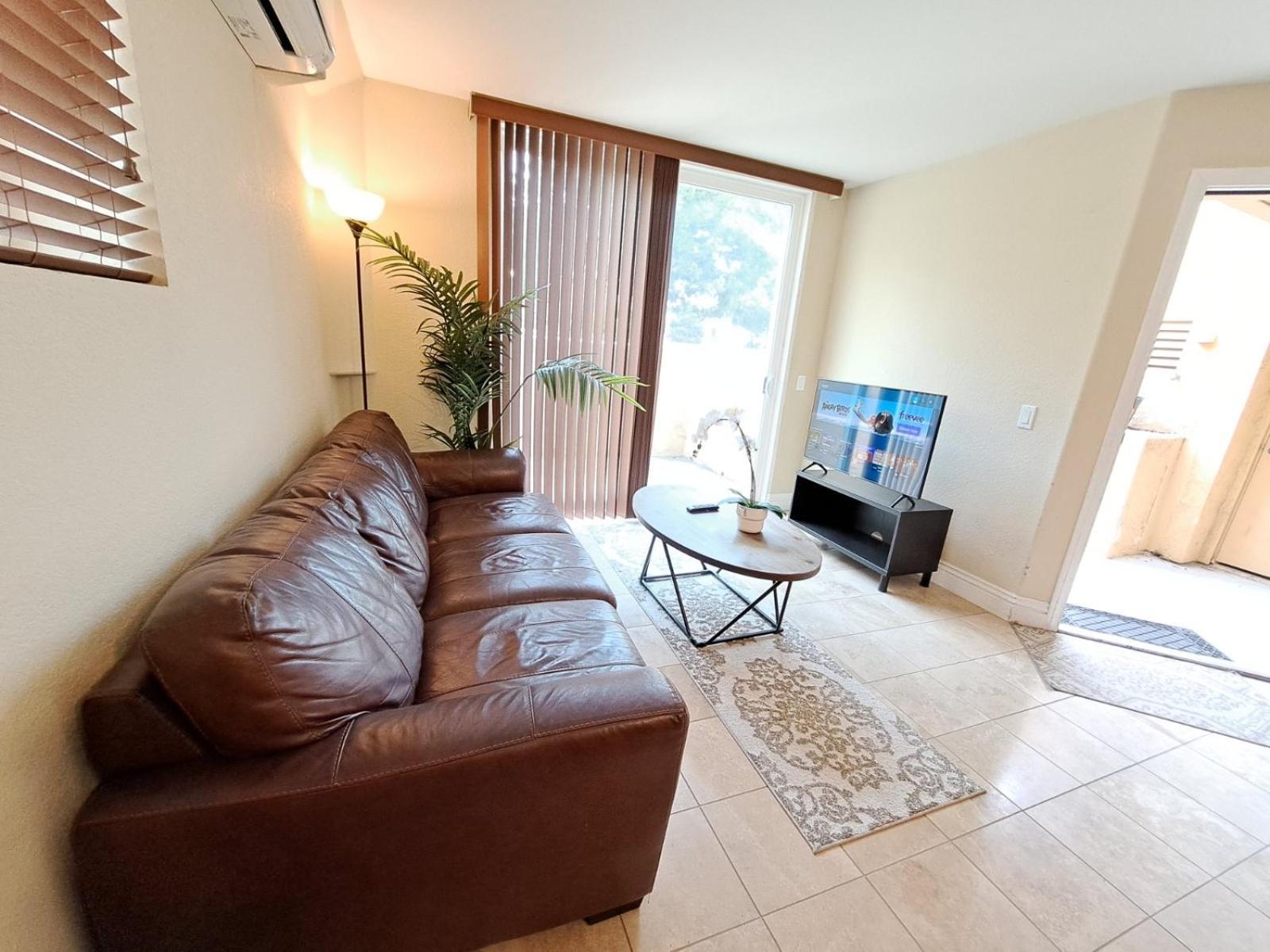 Apartment Venetian Vacation La Jolla One Bedroom Luxury Furnished Near And Utc Mall *