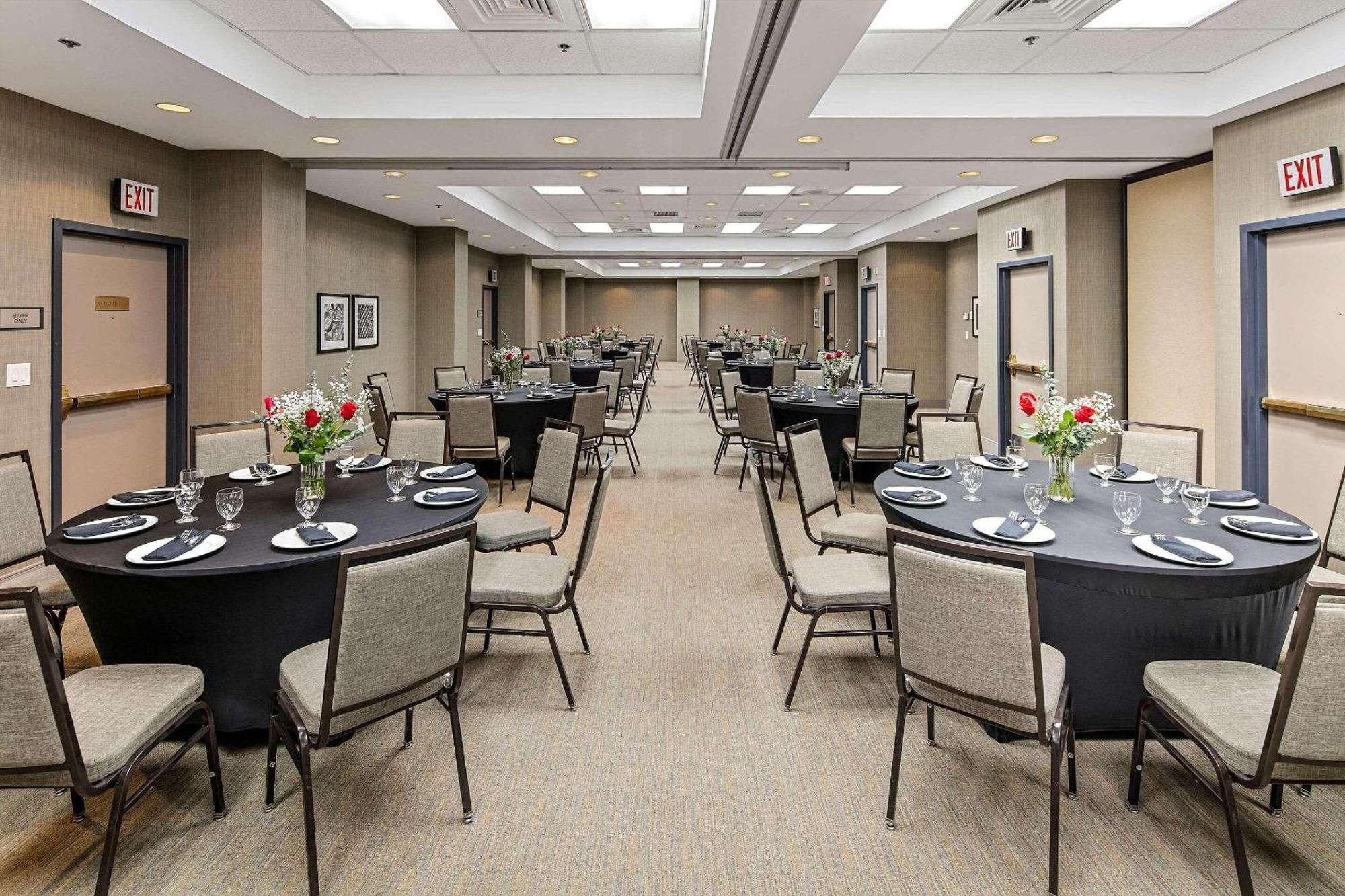 Country & By Radisson, North, Ca 3*