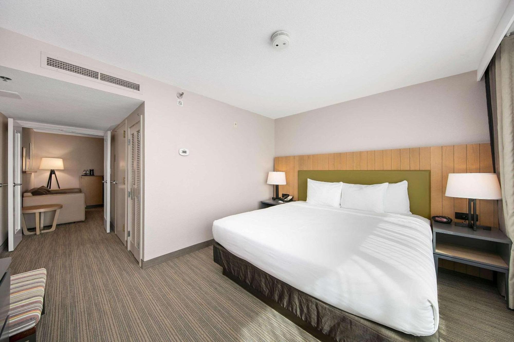 Country & By Radisson, North, Ca San Diego