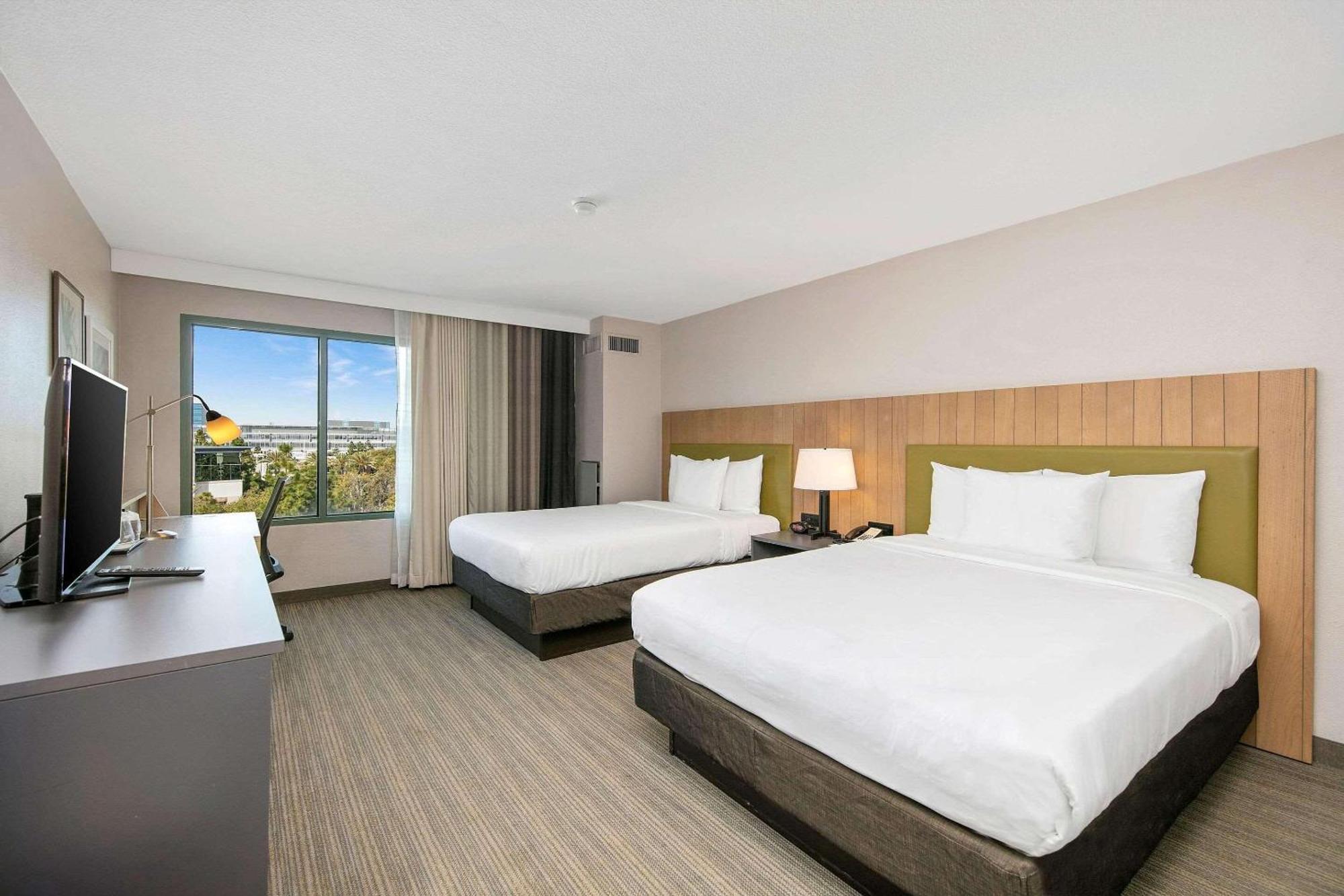 Country & By Radisson, North, Ca San Diego