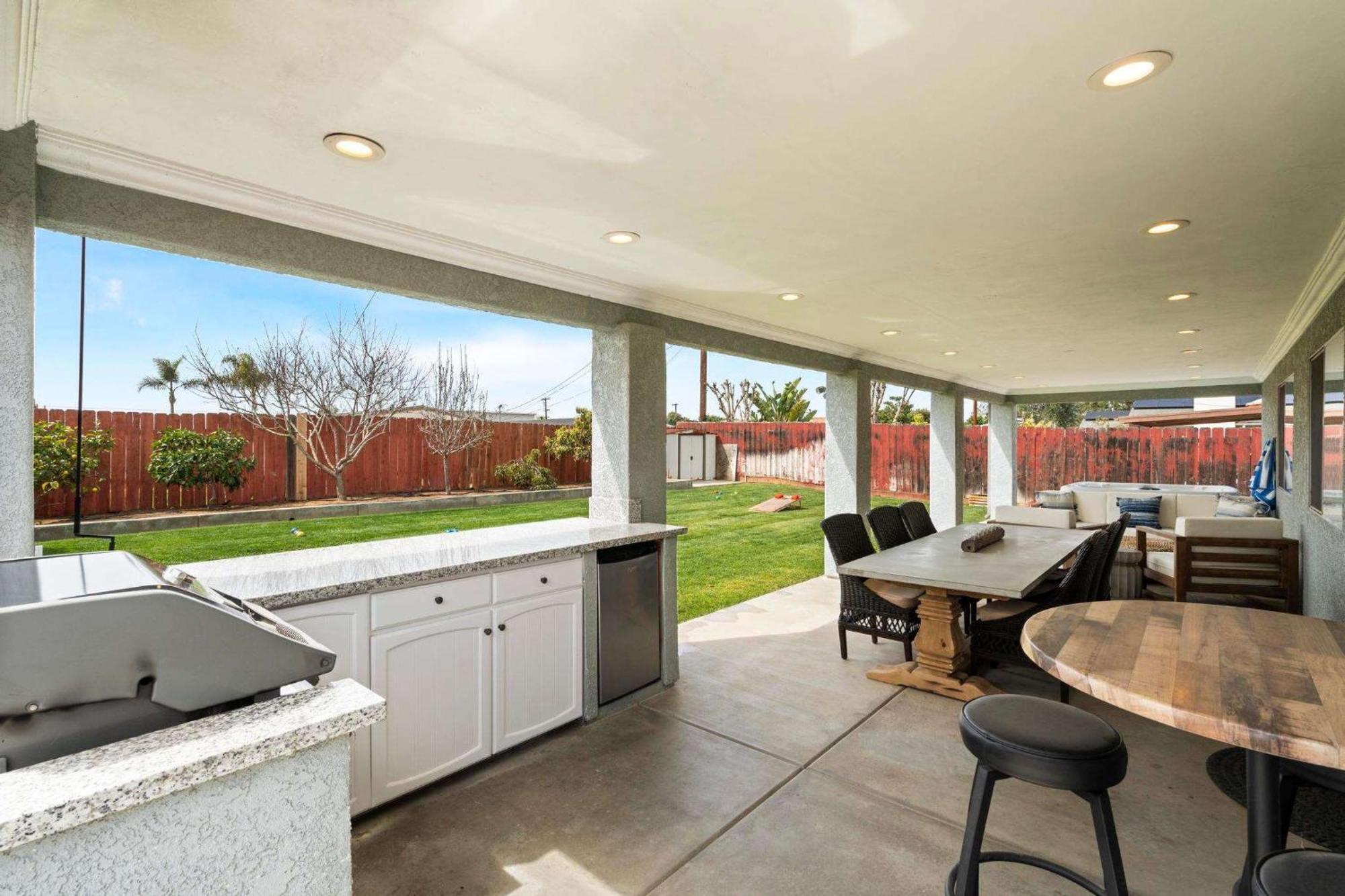 Spacious 4br Outdoor Kitchen Hot Tub & Fun