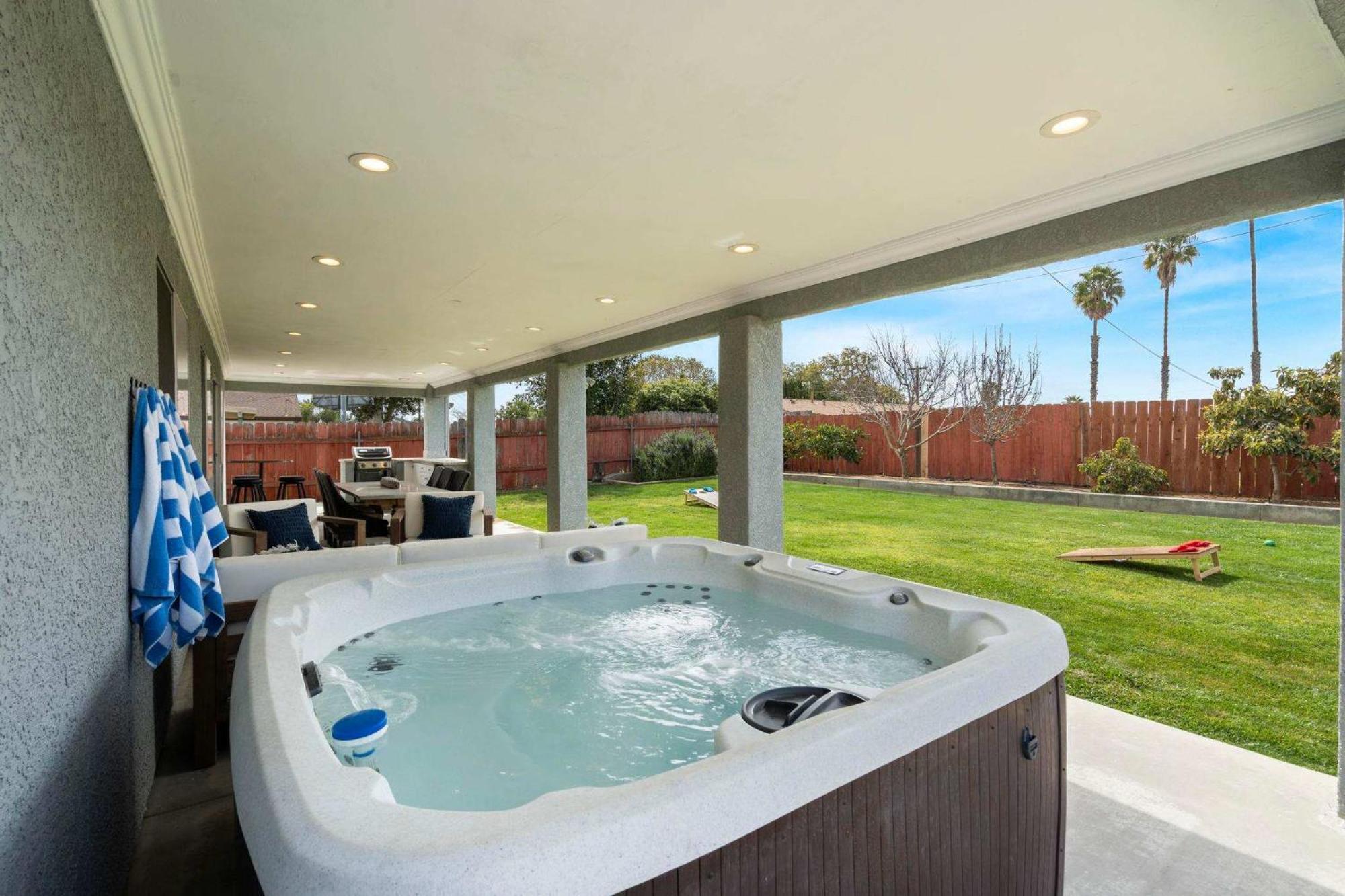 Holiday home Spacious 4br Outdoor Kitchen Hot Tub & Fun *