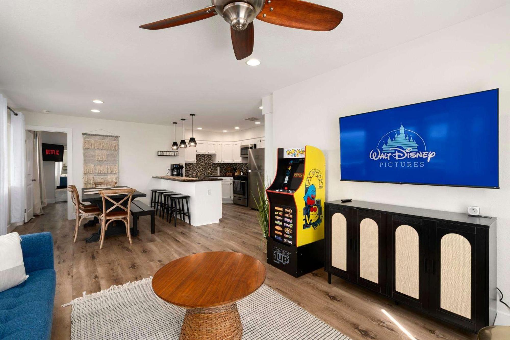 Holiday home Spacious 4br Outdoor Kitchen Hot Tub & Fun