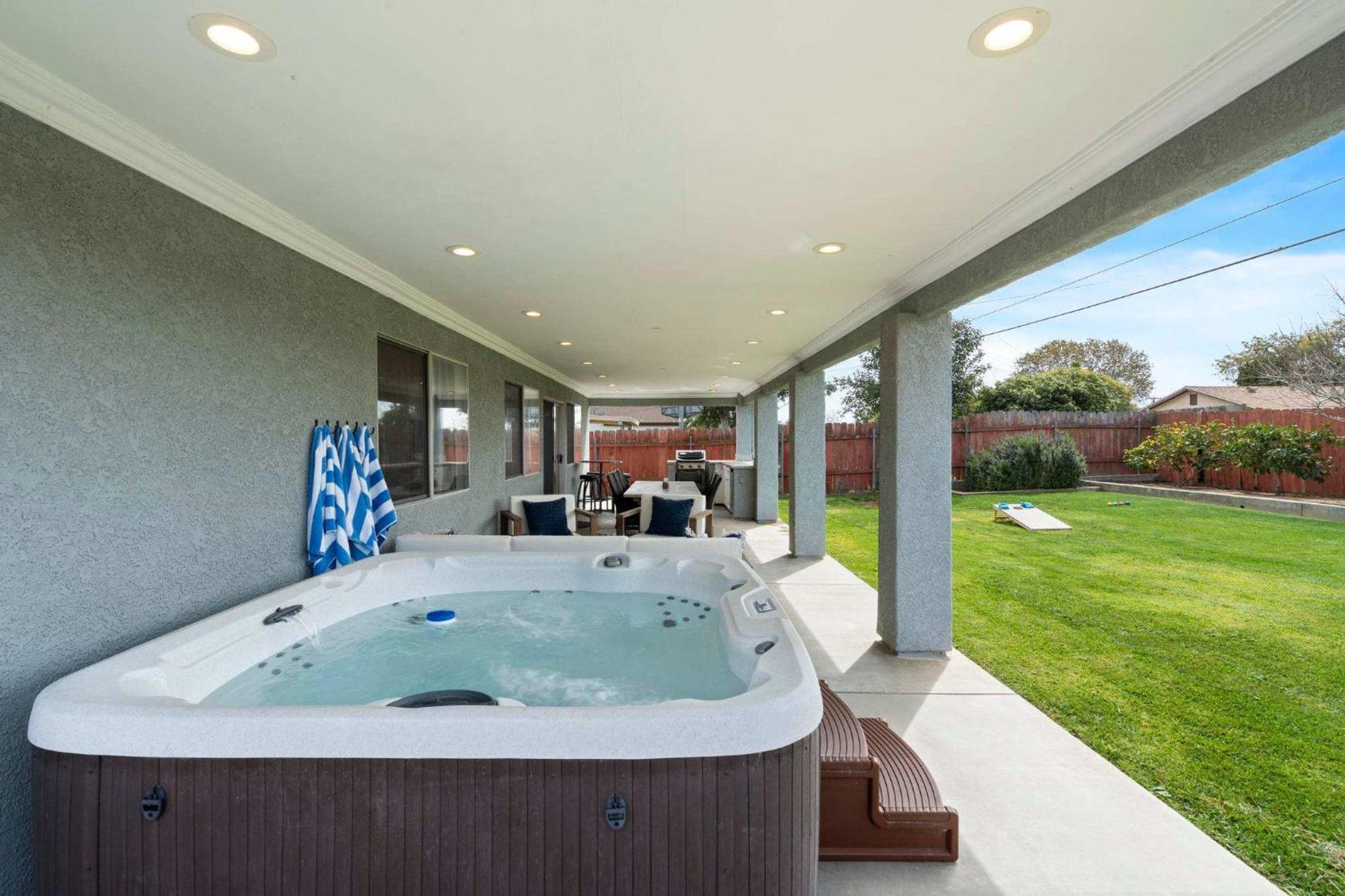 Holiday home Spacious 4br Outdoor Kitchen Hot Tub & Fun *