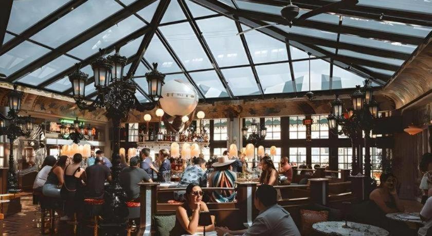 The Lafayette Hotel, Swim Club & 3* San Diego