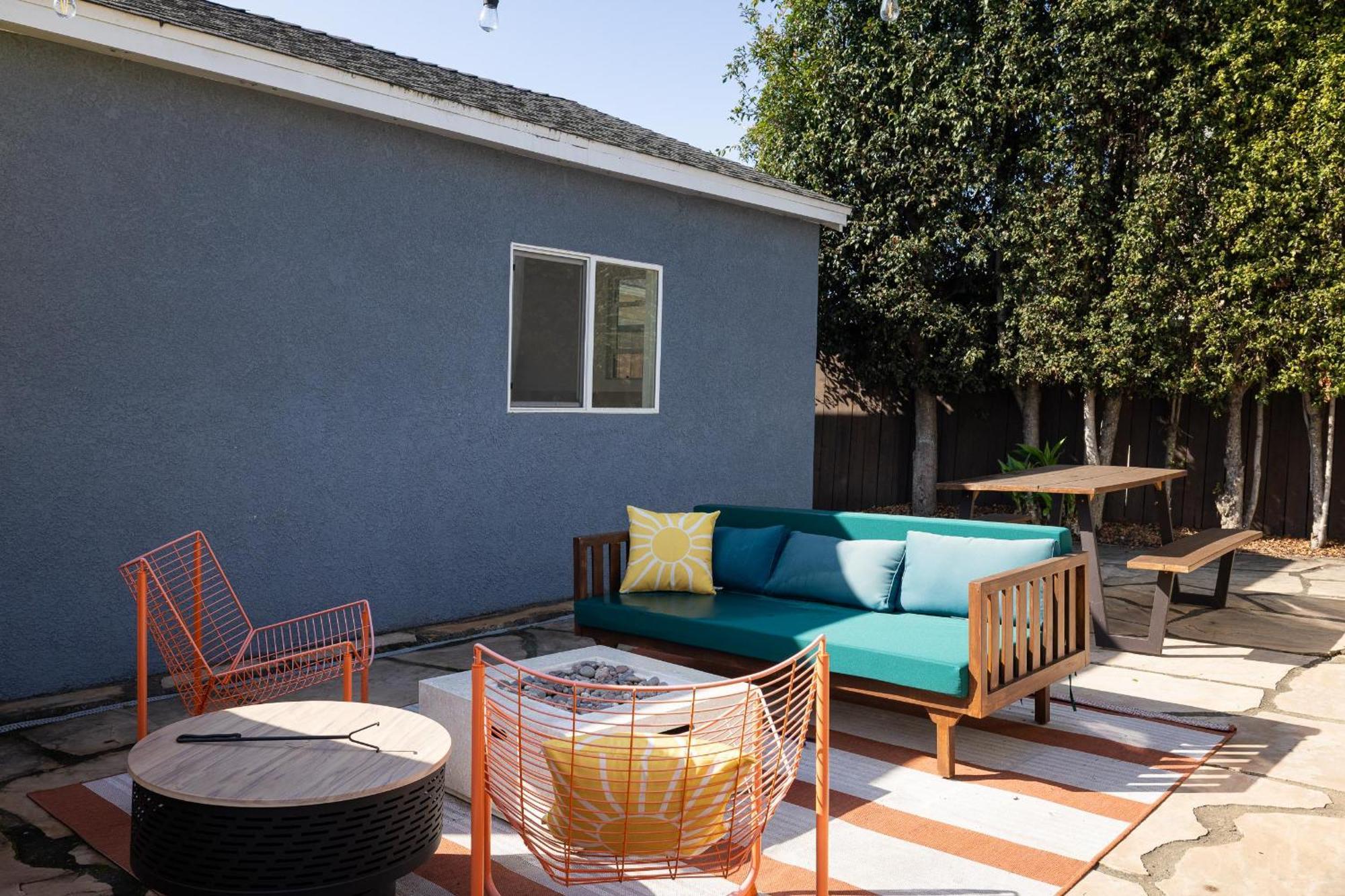 Modern Retro Close To Dt, Zoo, Parking, Hot Tub Holiday home