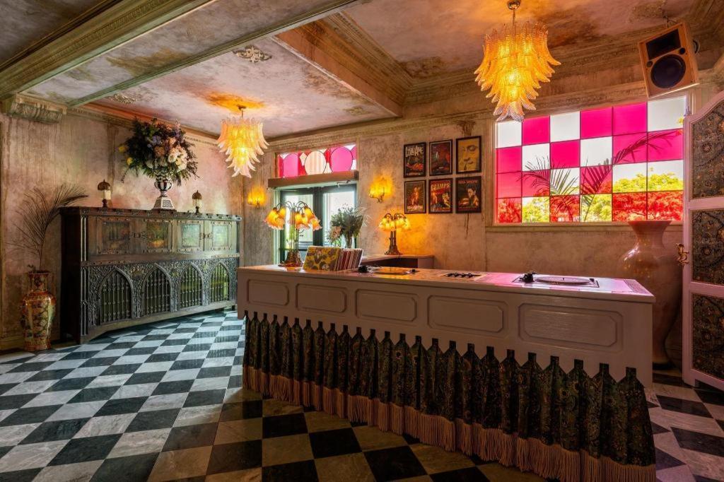 The Lafayette Hotel, Swim Club &