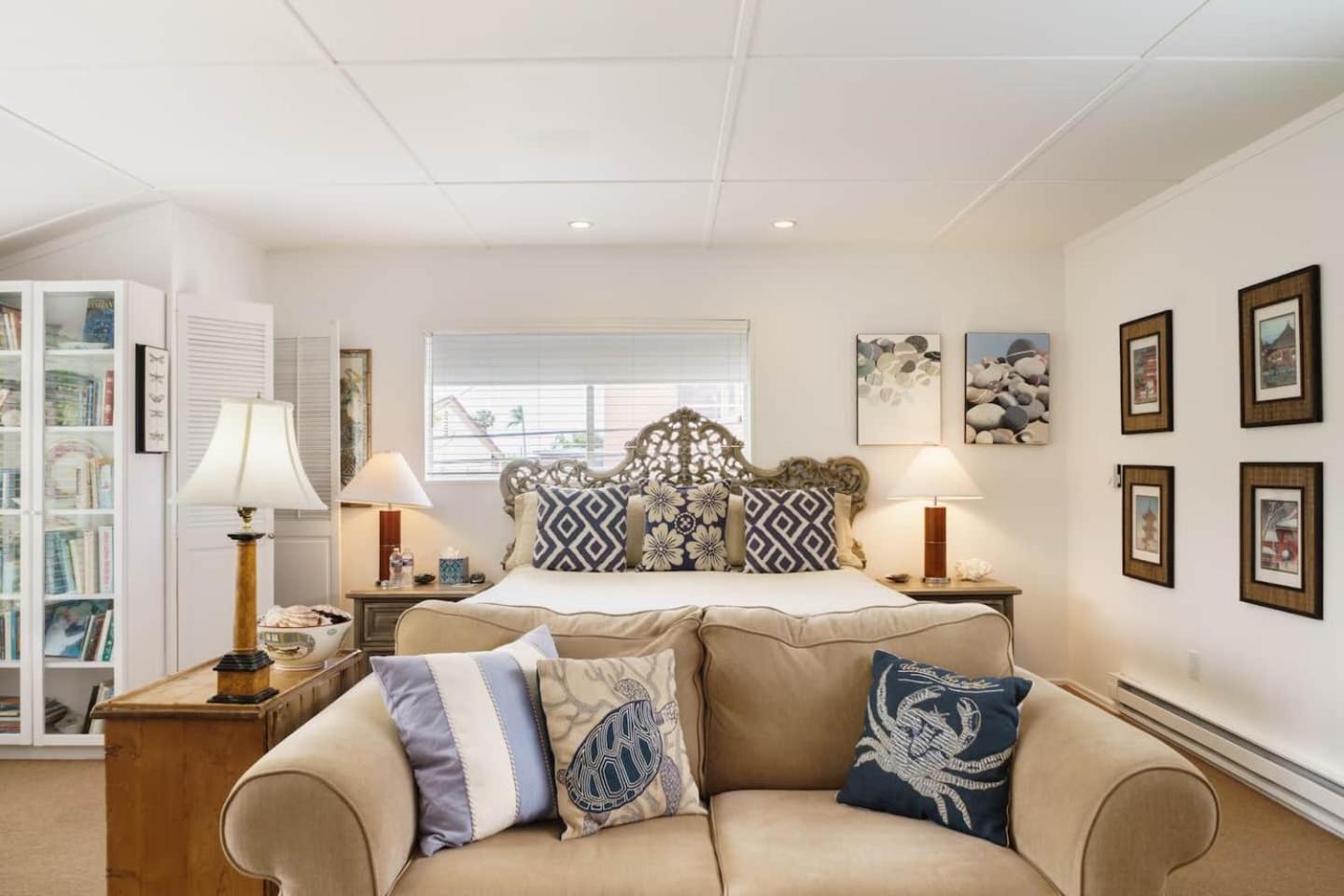 Guest house Charming Seashell Overlooking Secret Gard *