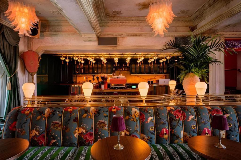 The Lafayette Hotel, Swim Club & San Diego
