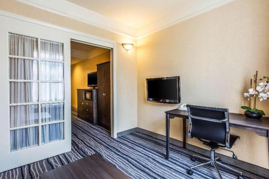 Ramada By Wyndham Hotel San Diego