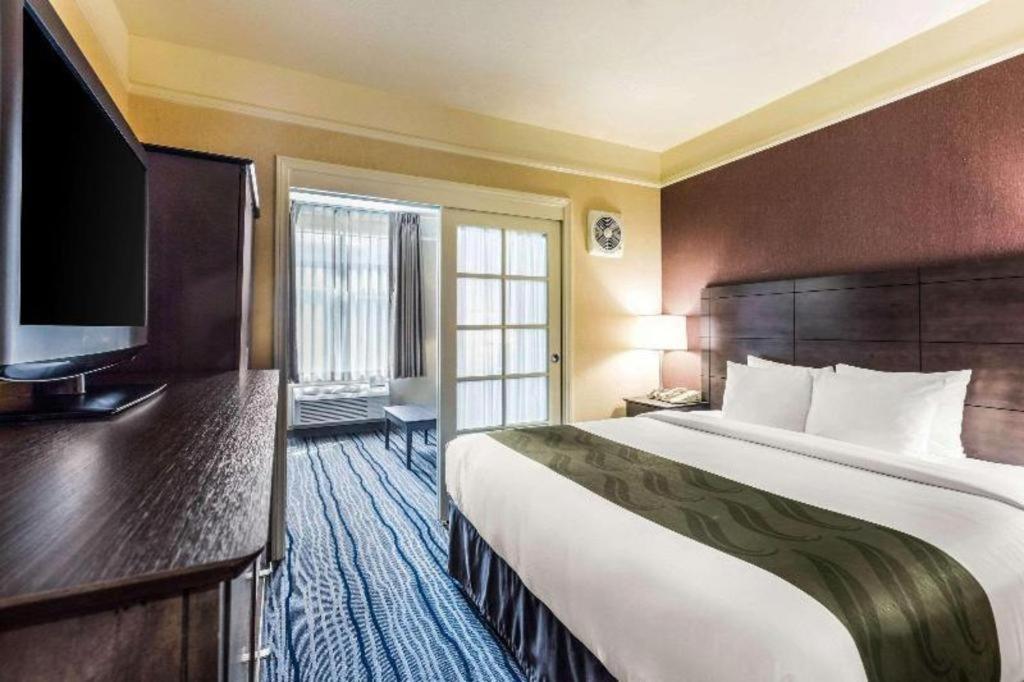 Ramada By Wyndham Hotel 2*