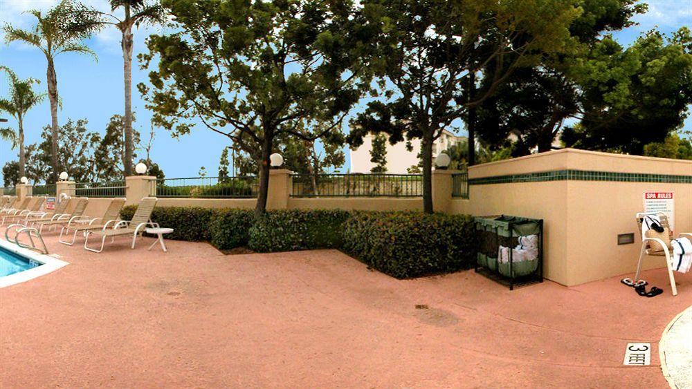 Country & By Radisson, North, Ca 3*