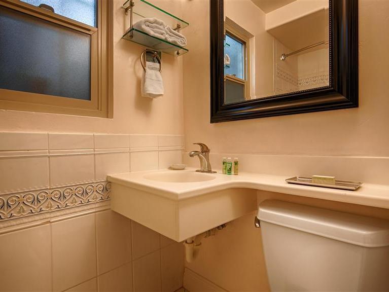 Western Downtown Hotel 3*
