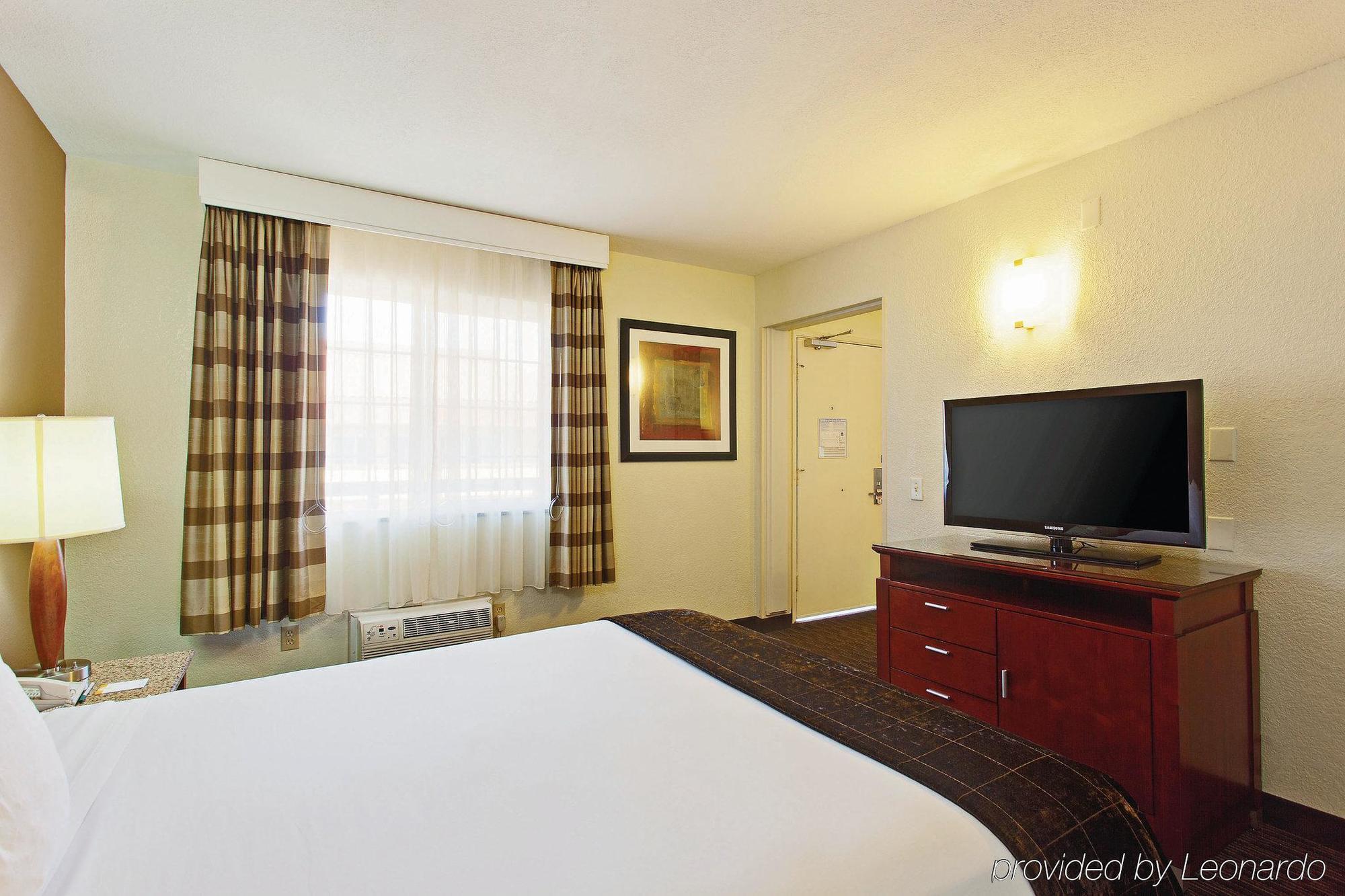 Mission View & Sea World - Zoo Hotel San Diego