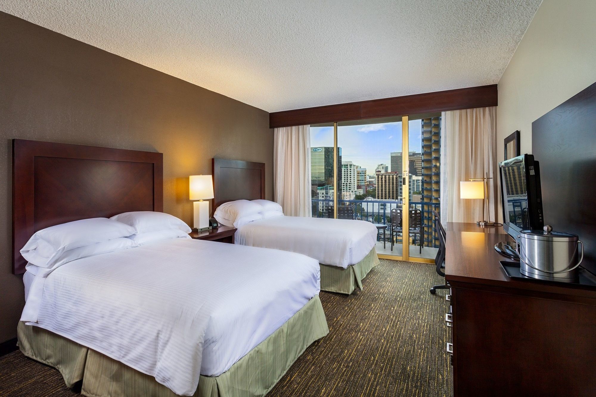 Hotel Wyndham Bayside 3*