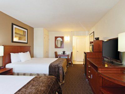 Mission View & Sea World - Zoo Hotel